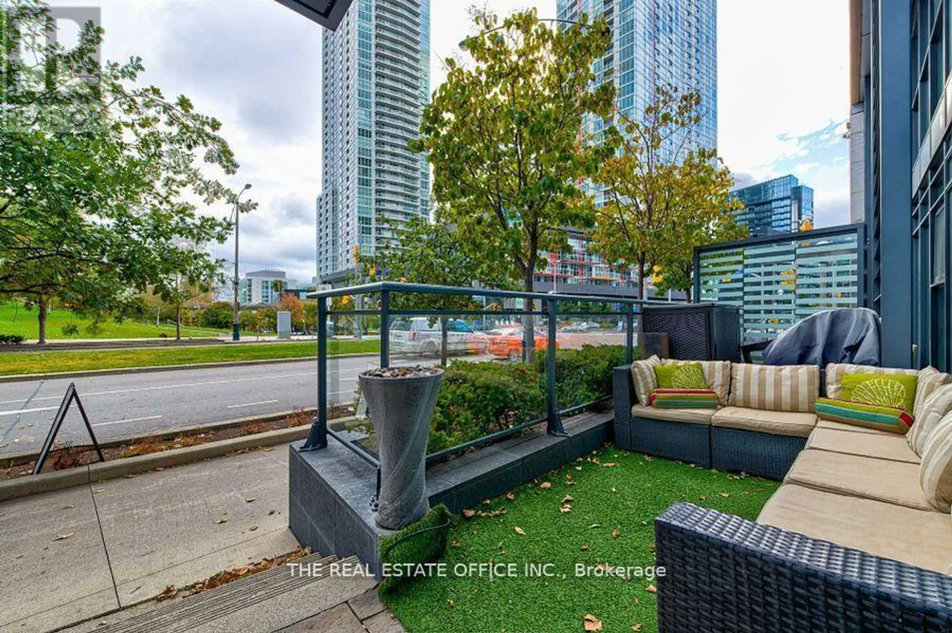 #G09 112 FORT YORK BOULEVARD - Image 1