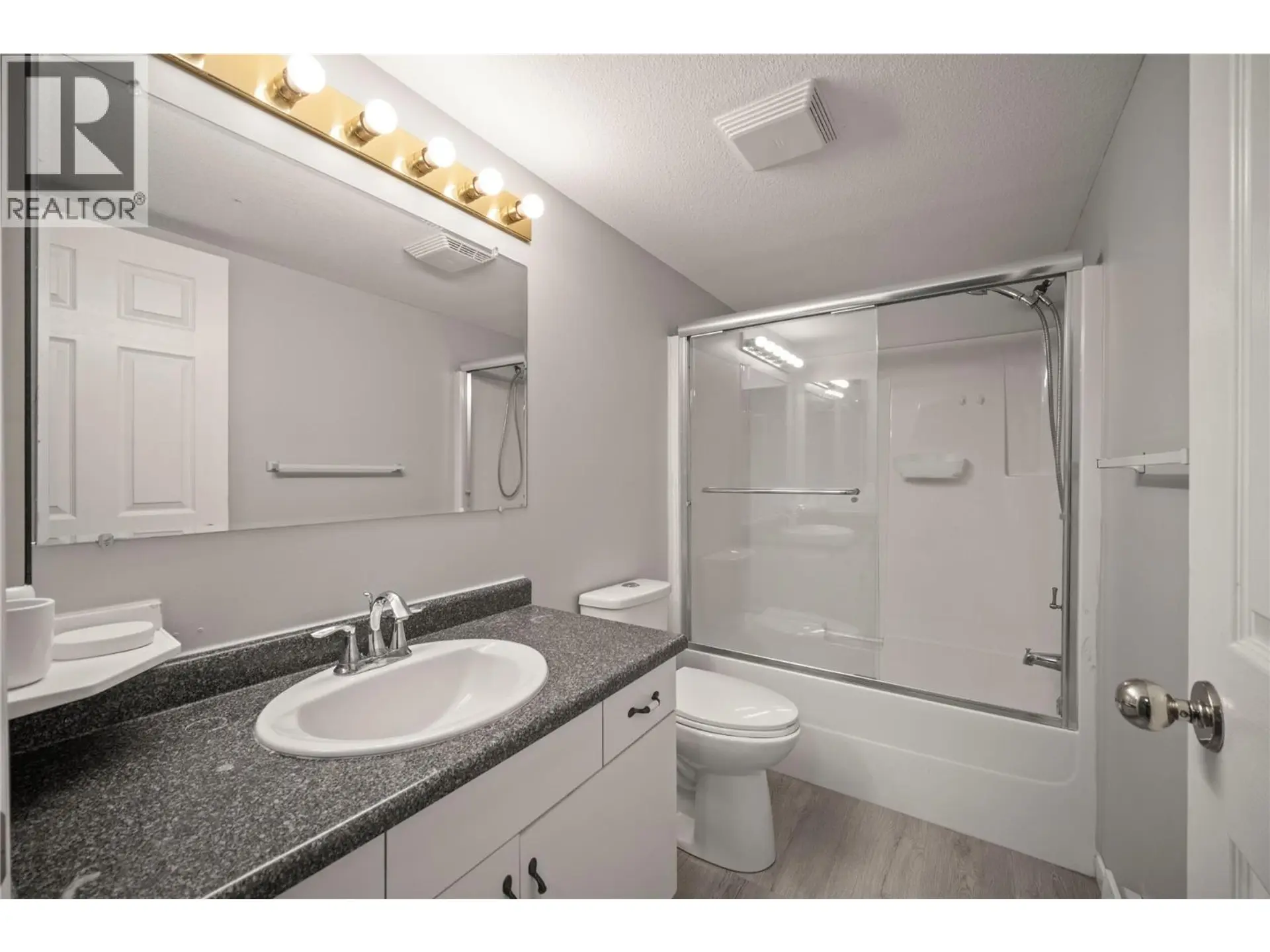 #104 727 Houghton Road - Image 10
