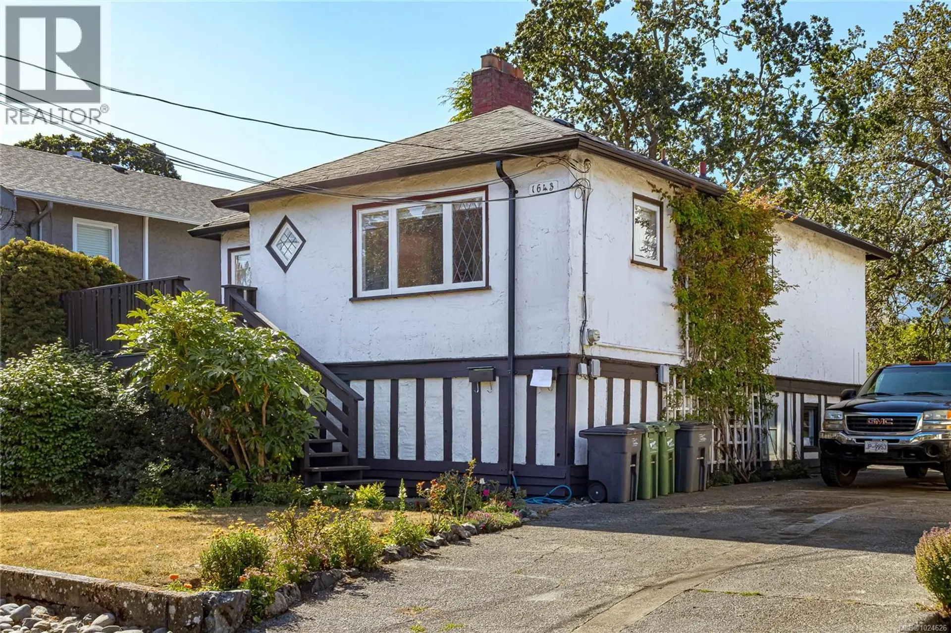 Property at 1645 Haultain St, Victoria, BC