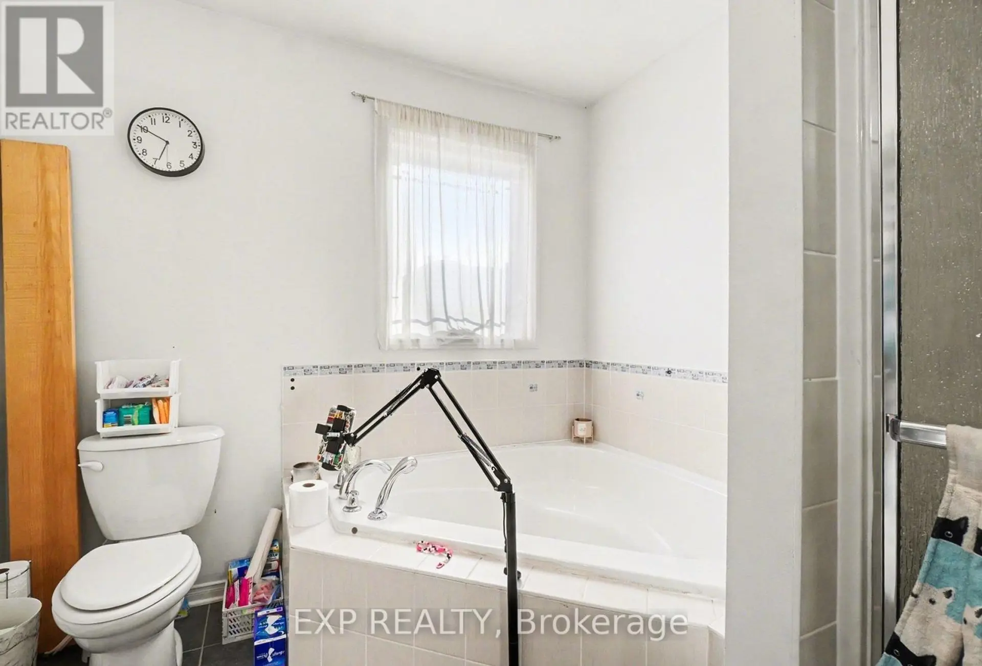 735 REGIMENT AVENUE - Image 13