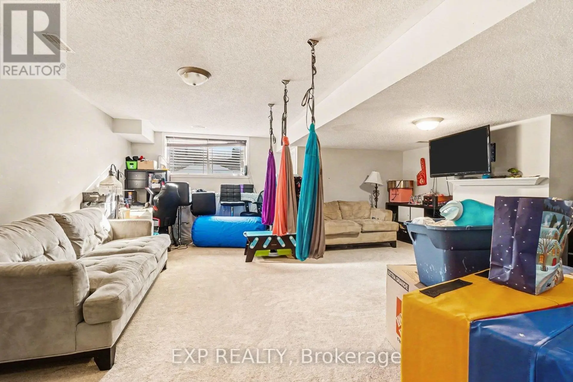 735 REGIMENT AVENUE - Image 18