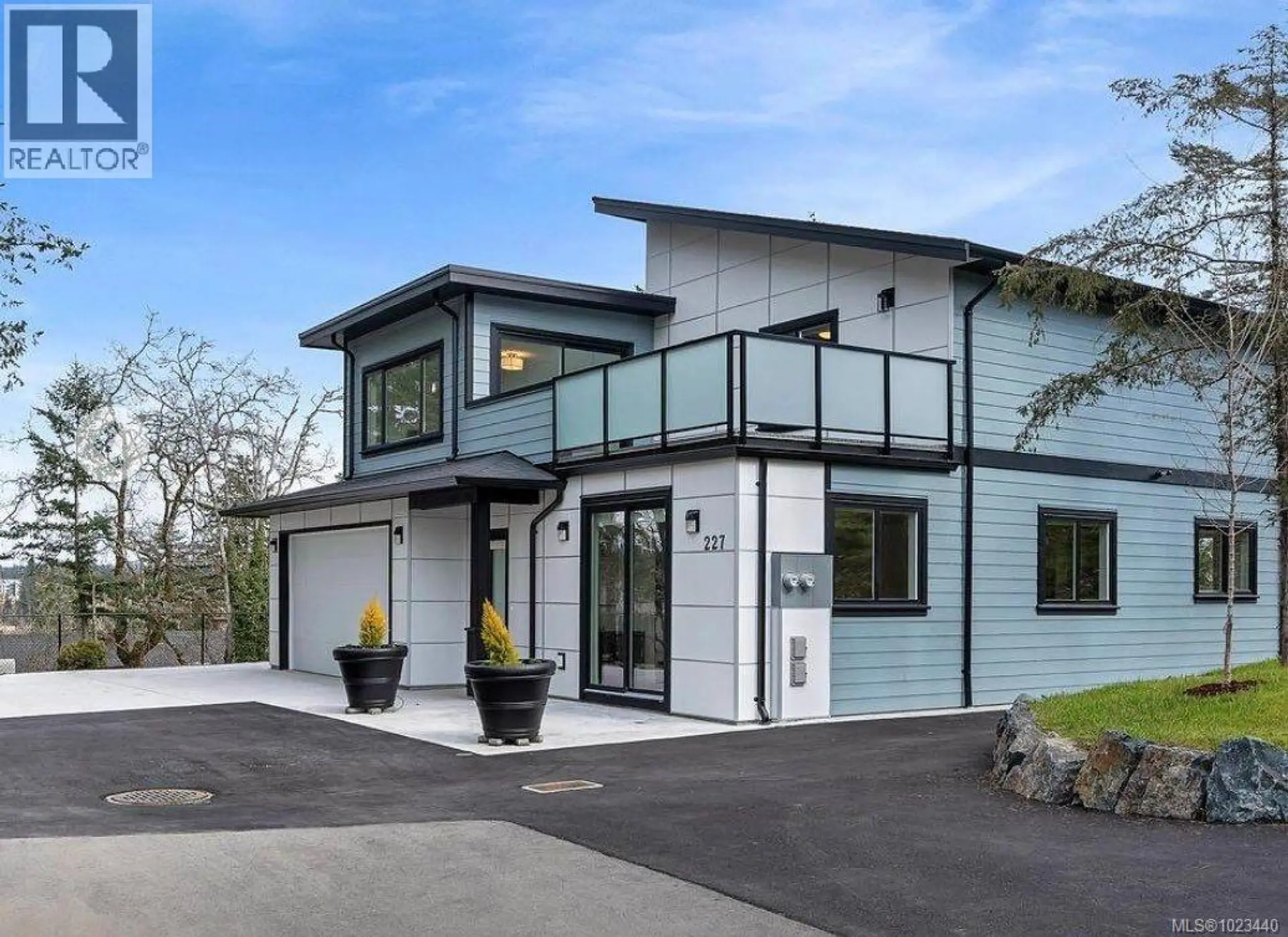 Property at 227 Heddle Ave, View Royal, BC