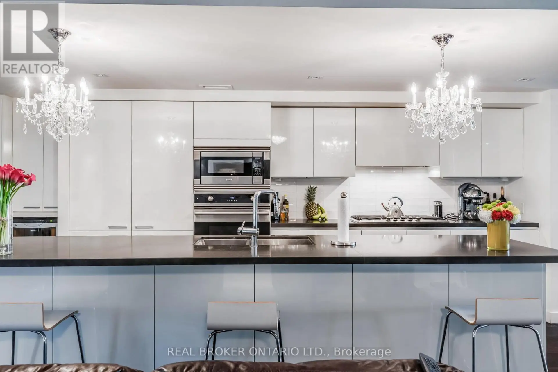 #201 500 WELLINGTON STREET W - Image 5