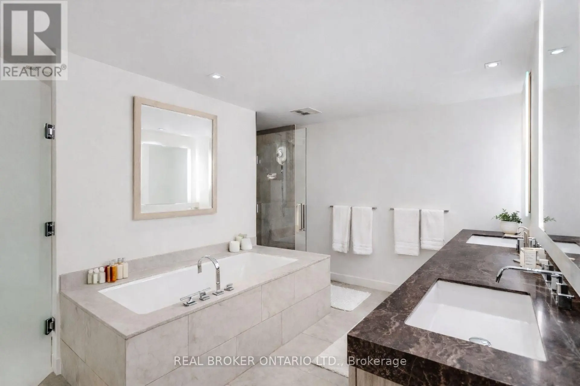 #201 500 WELLINGTON STREET W - Image 7