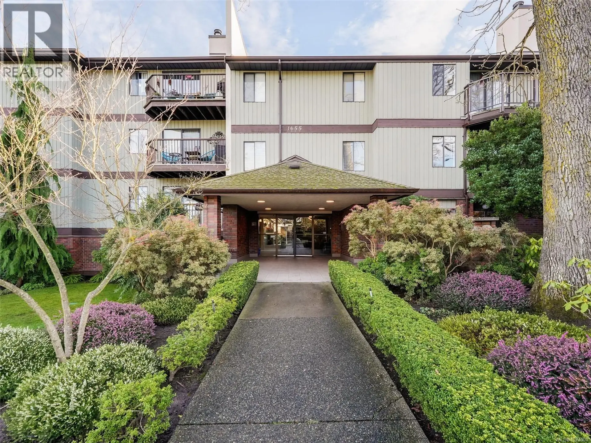 Property at #209 1655 Begbie St, Victoria, BC