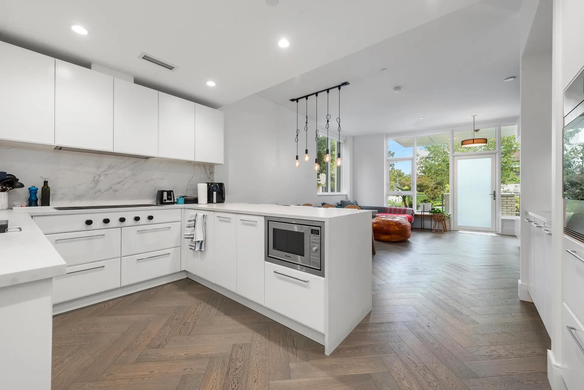 528 W 30th Avenue - Image 8