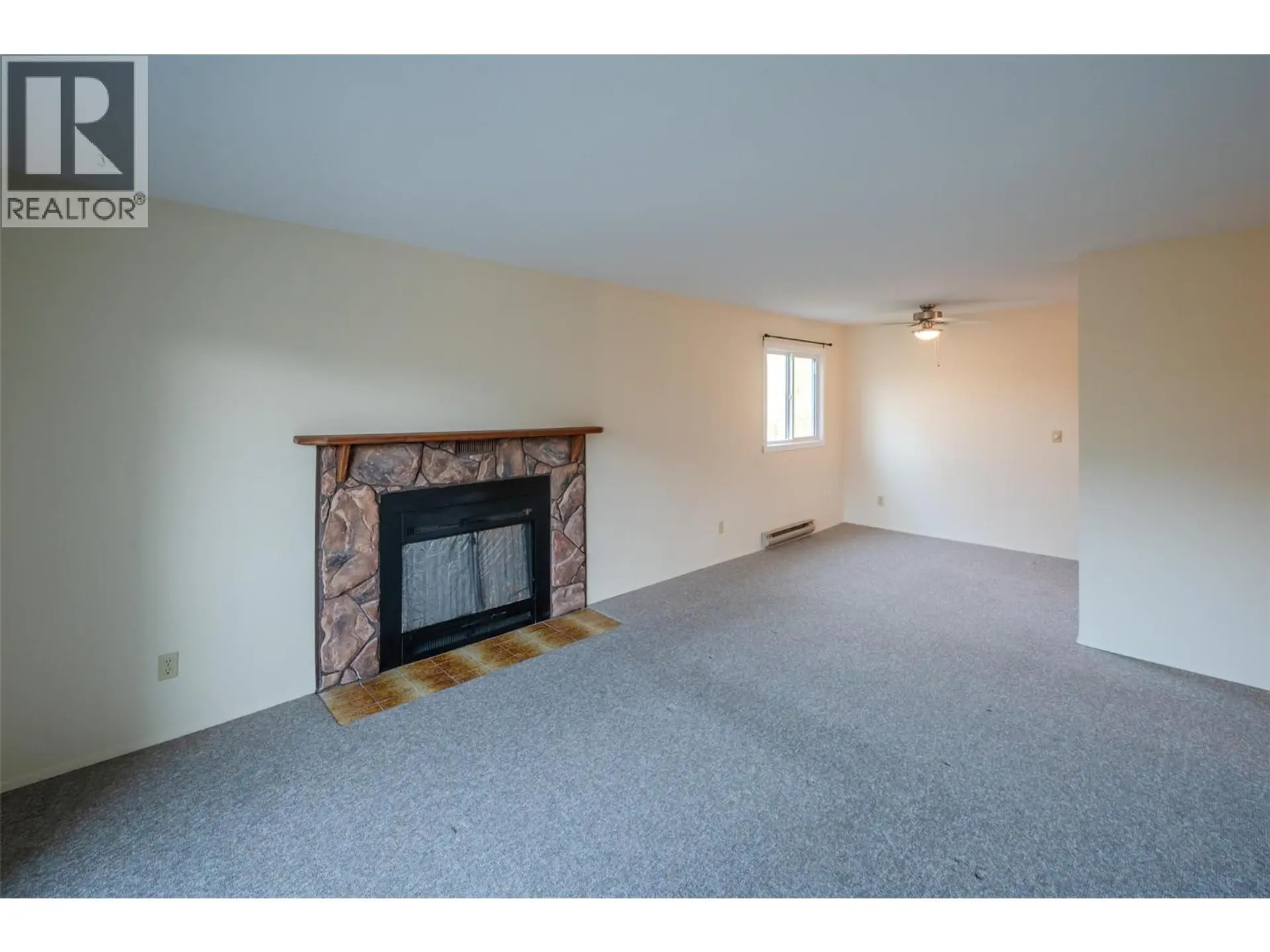#304 150 Skaha Place - Image 4