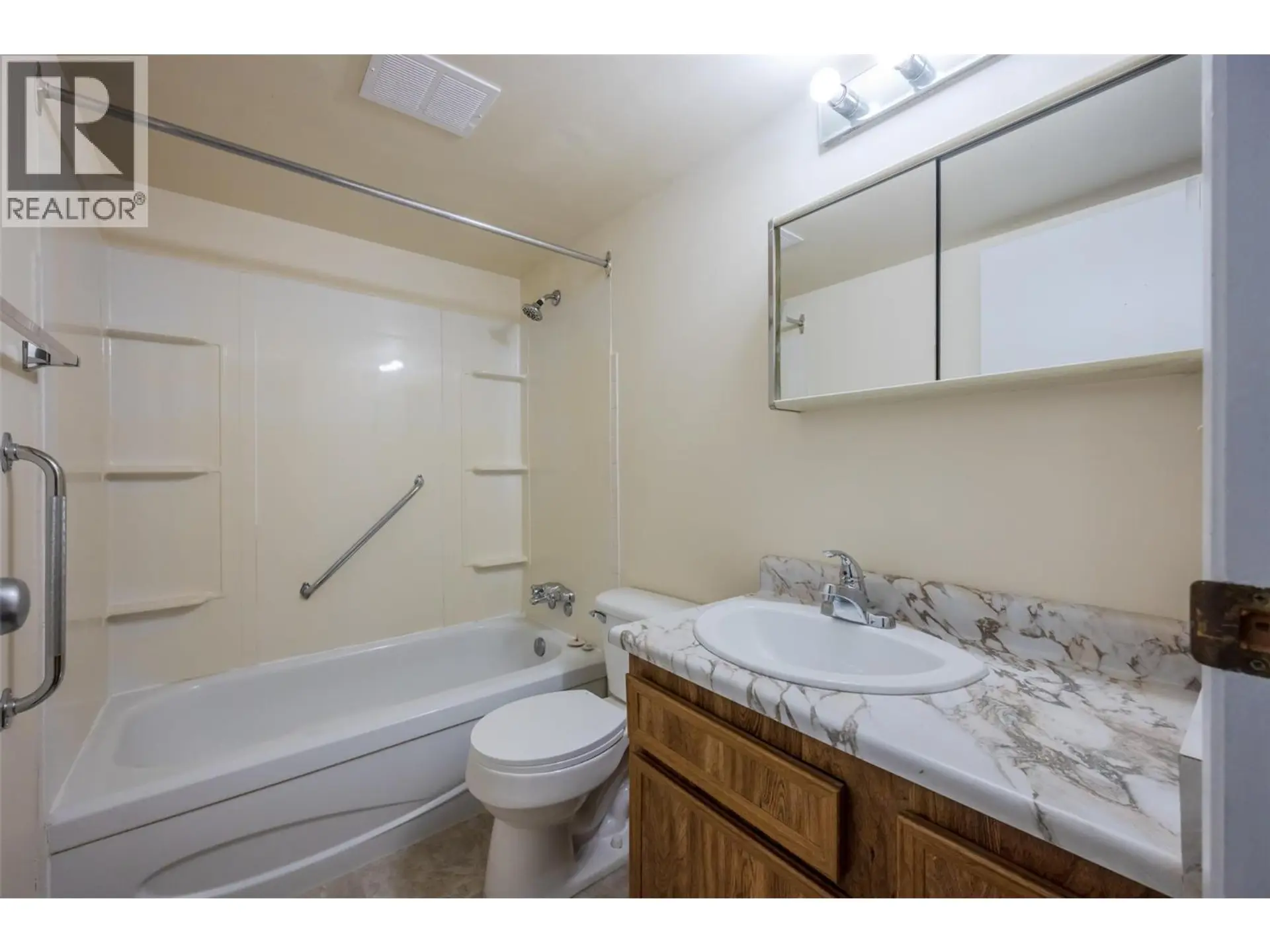 #304 150 Skaha Place - Image 11