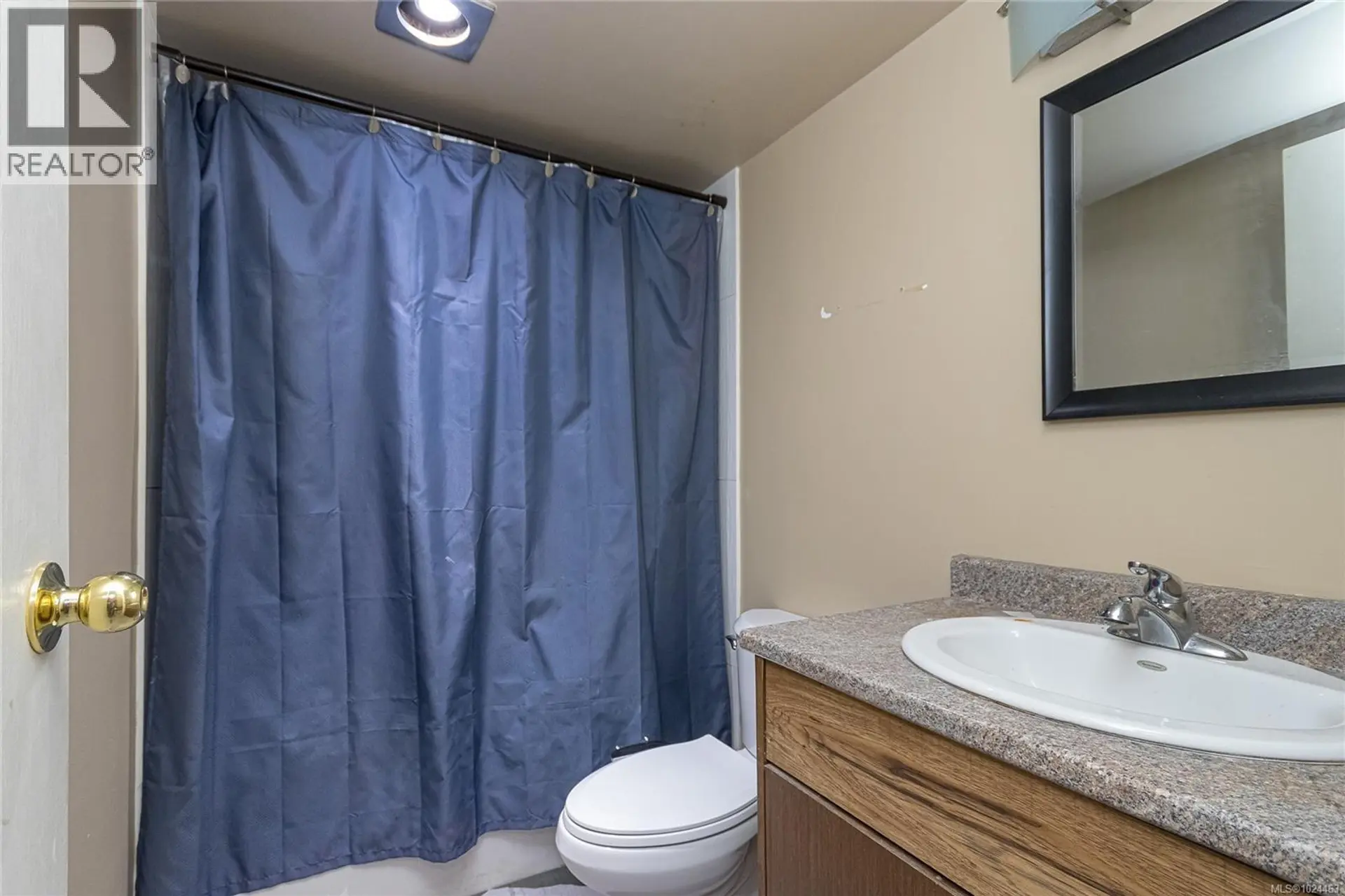 #206 3800 Quadra St - Image 12