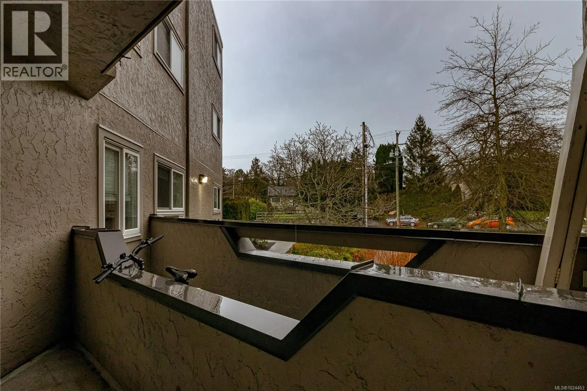 #206 3800 Quadra St - Image 15
