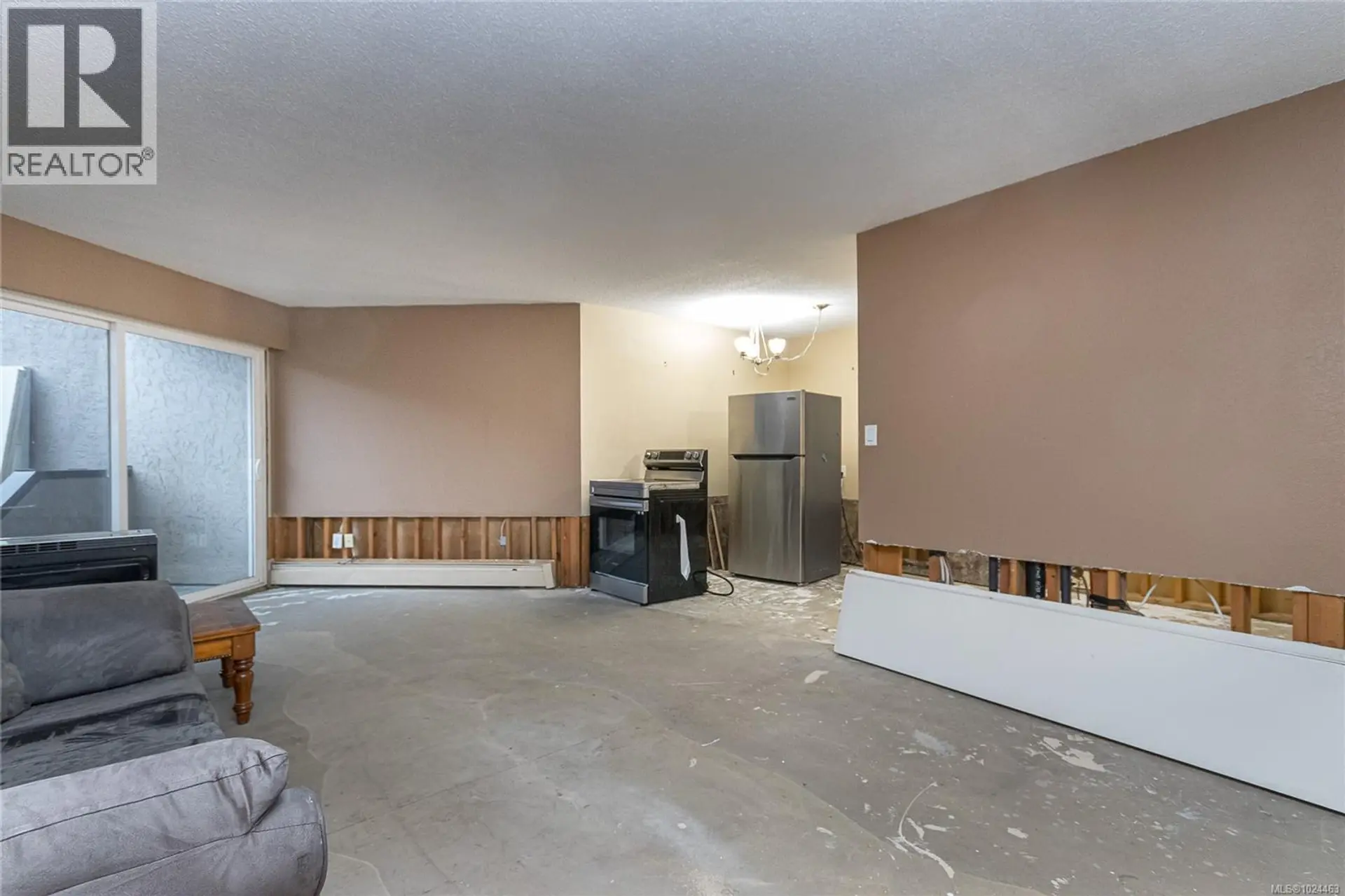 #206 3800 Quadra St - Image 6