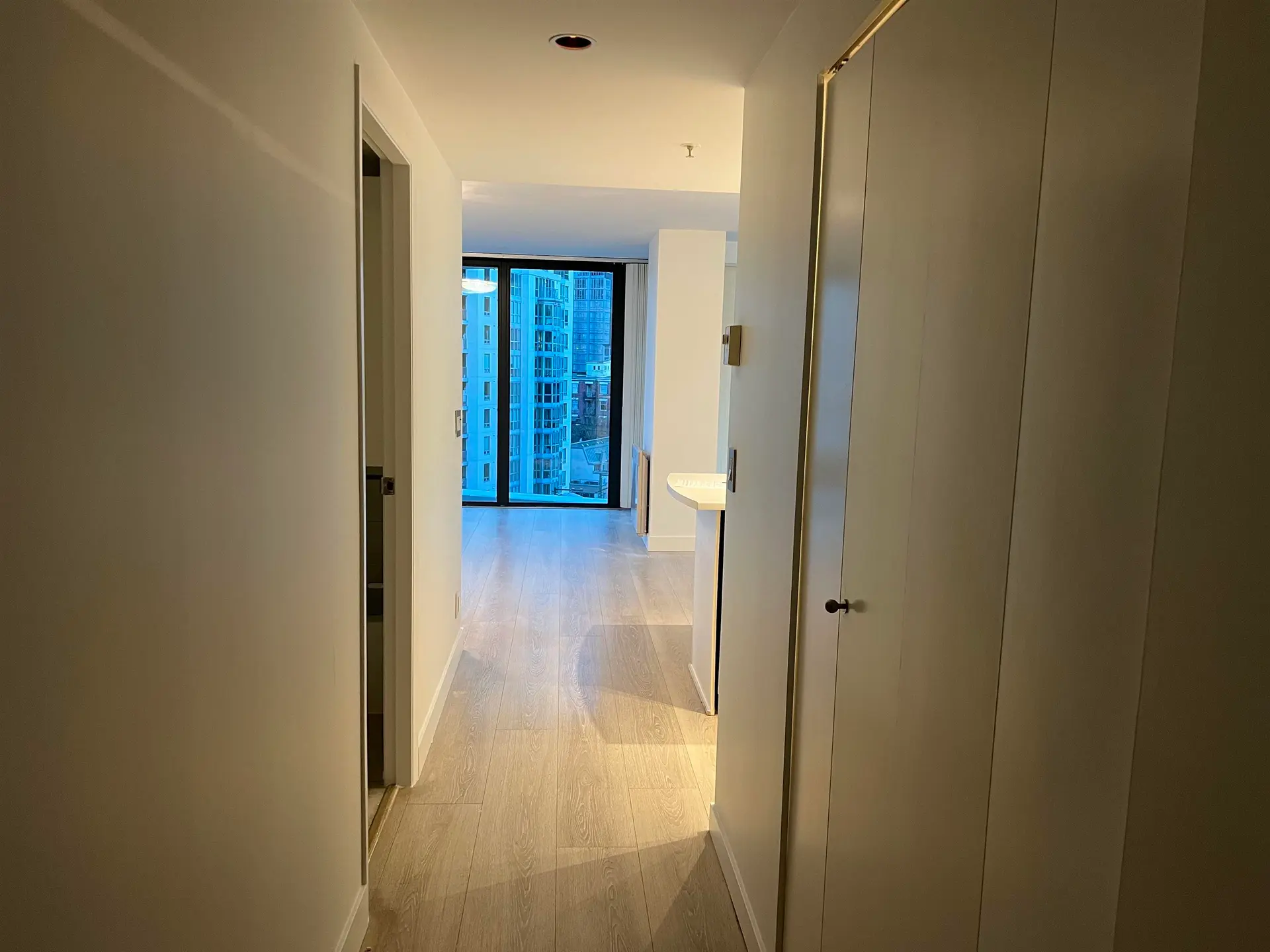 #909 1331 W Georgia Street - Image 2