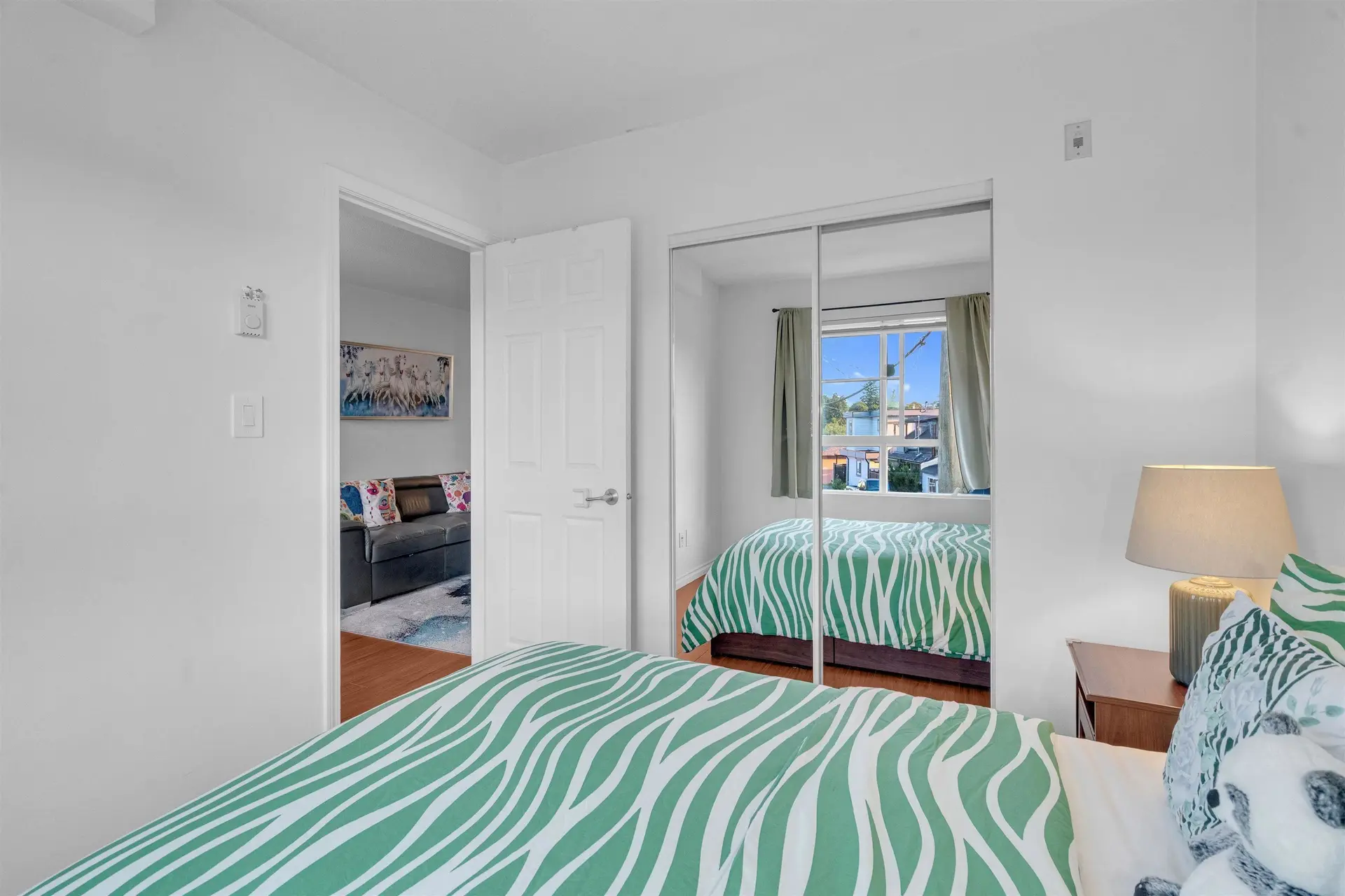 #102 2973 Kingsway - Image 9