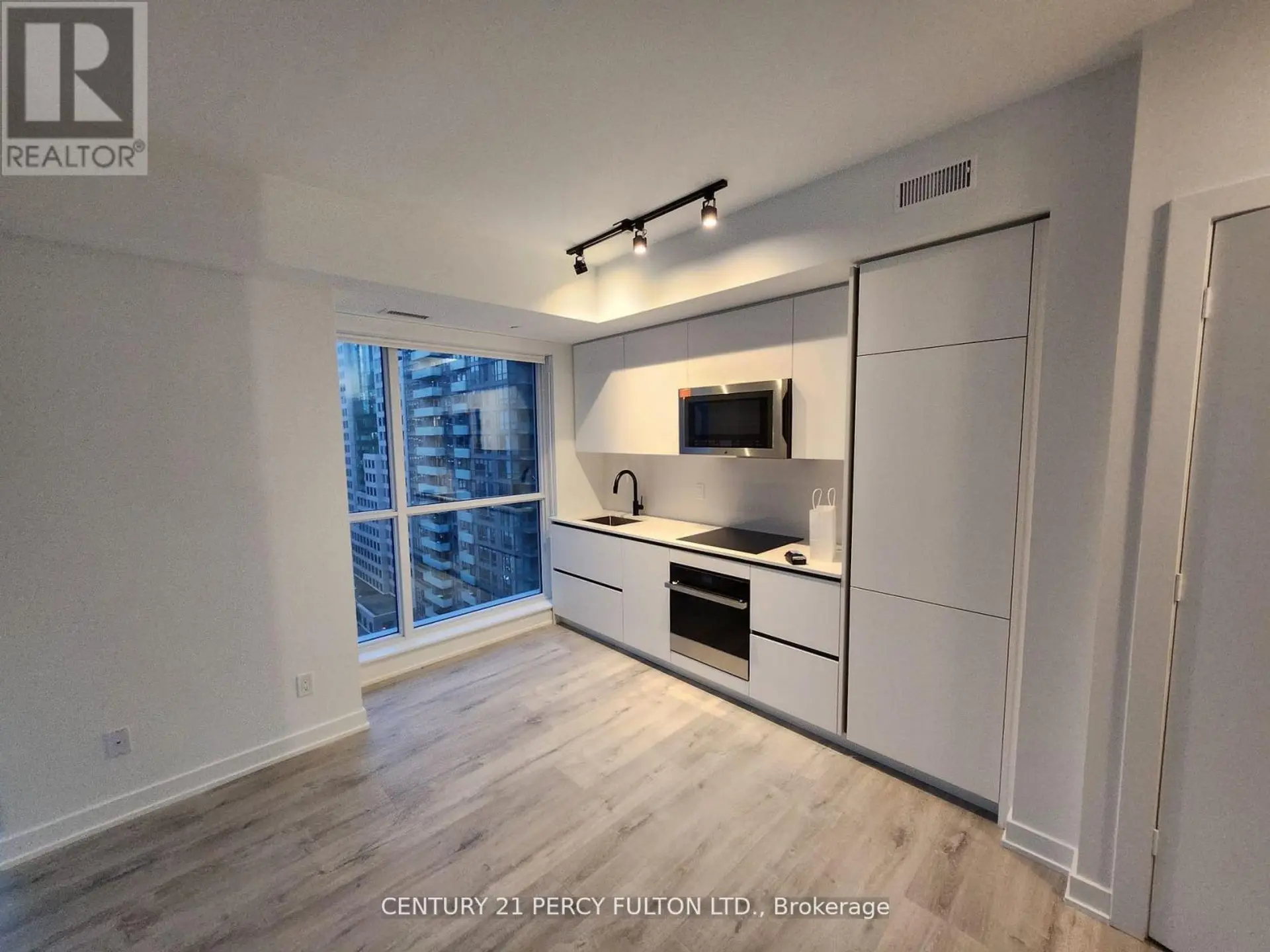 #1807 327 KING STREET W - Image 3