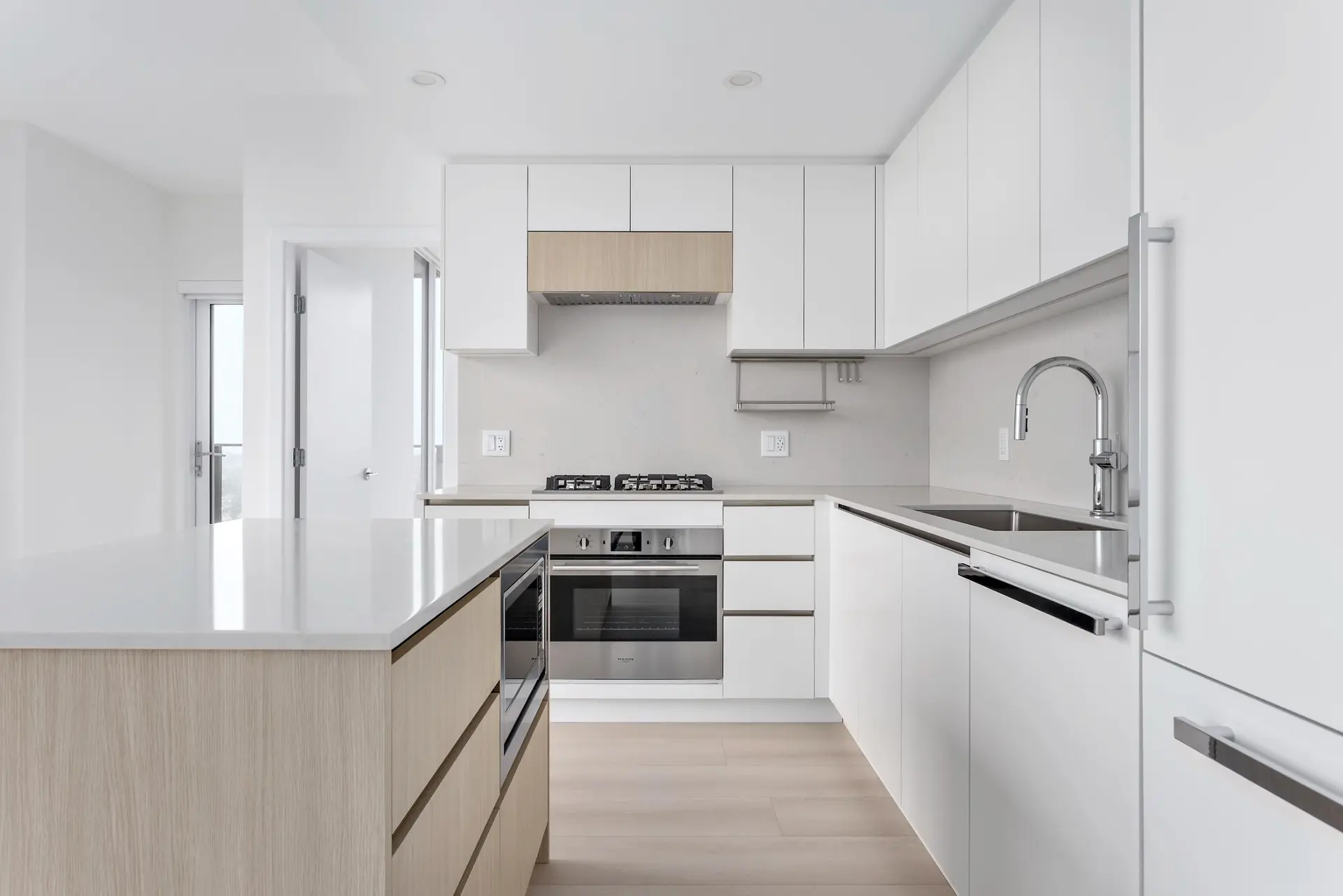 #409 13573 98a Avenue - Image 2