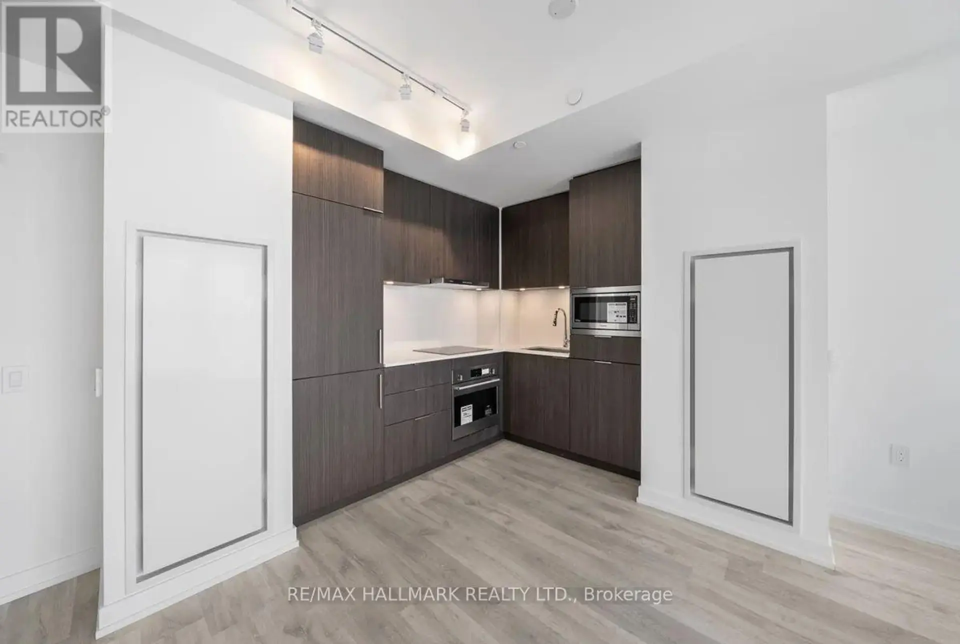 #N2708 7 GOLDEN LION HEIGHTS - Image 7