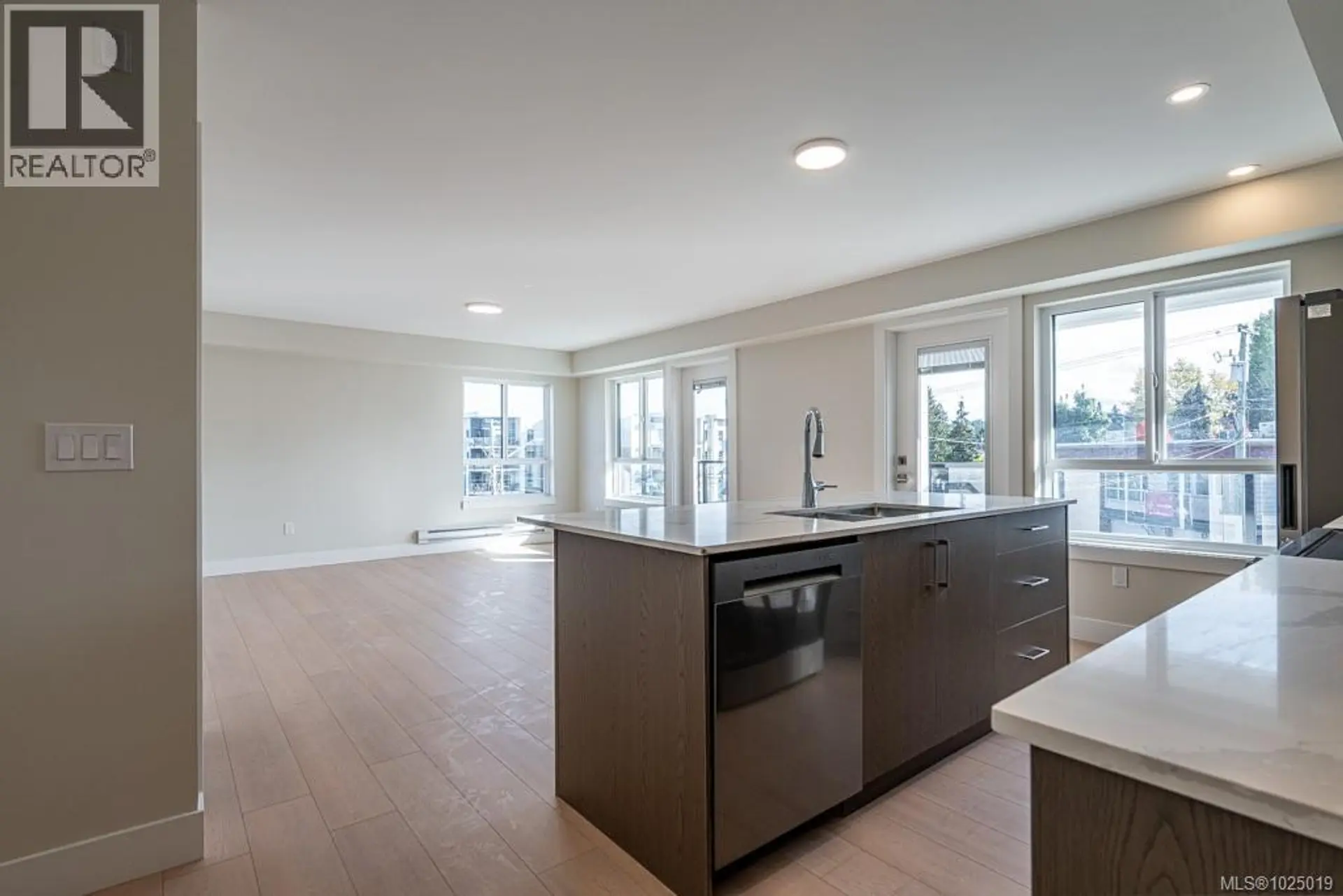 #211 171 Jensen Ave W - Image 6