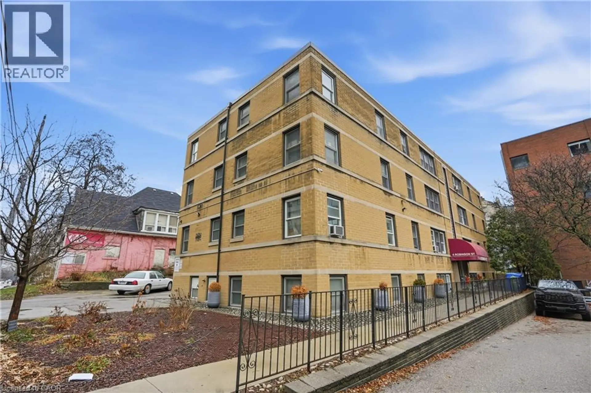 #9 4 ROBINSON Street - Image 1