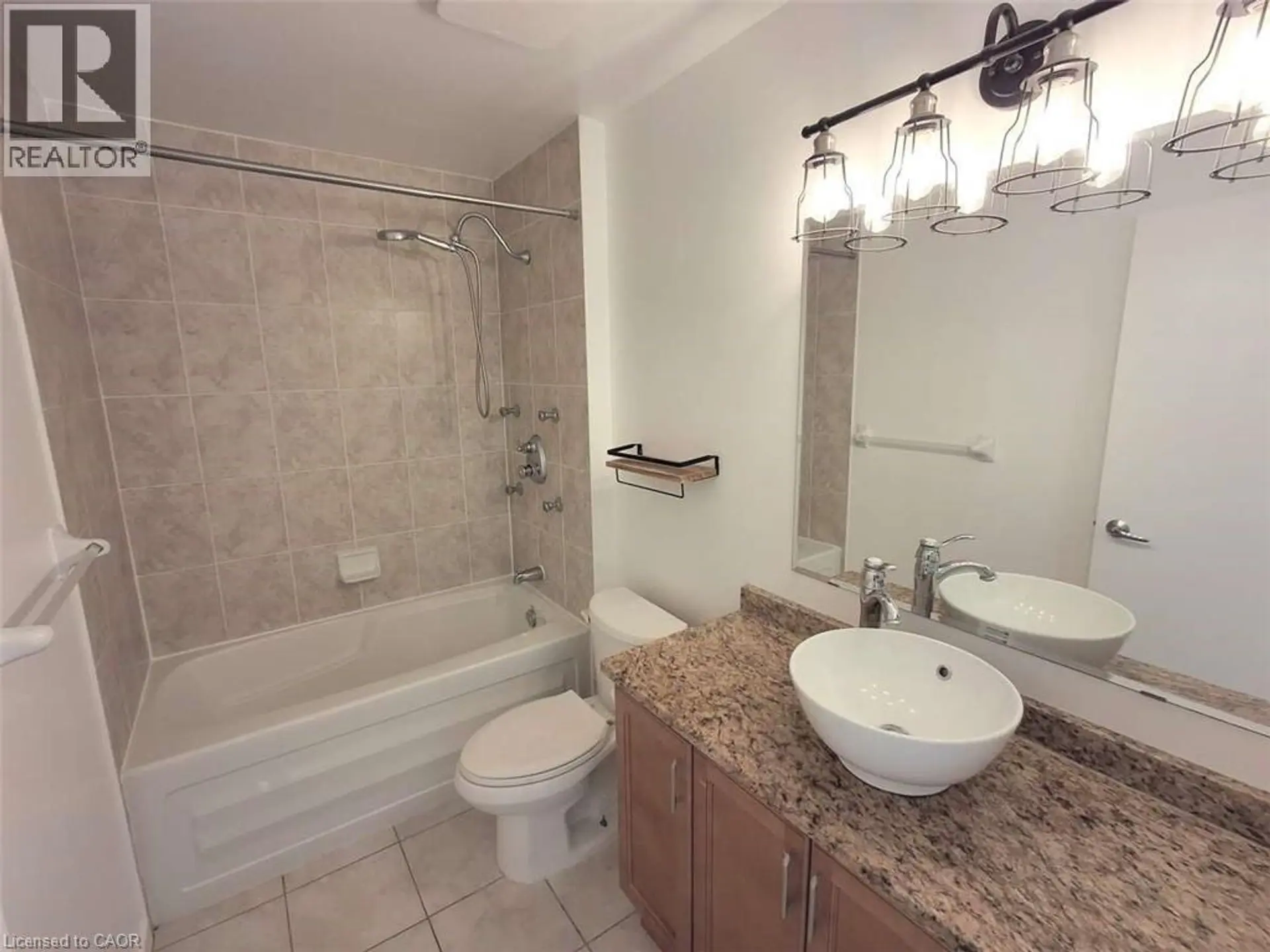 #116 404 W KING STREET W - Image 3