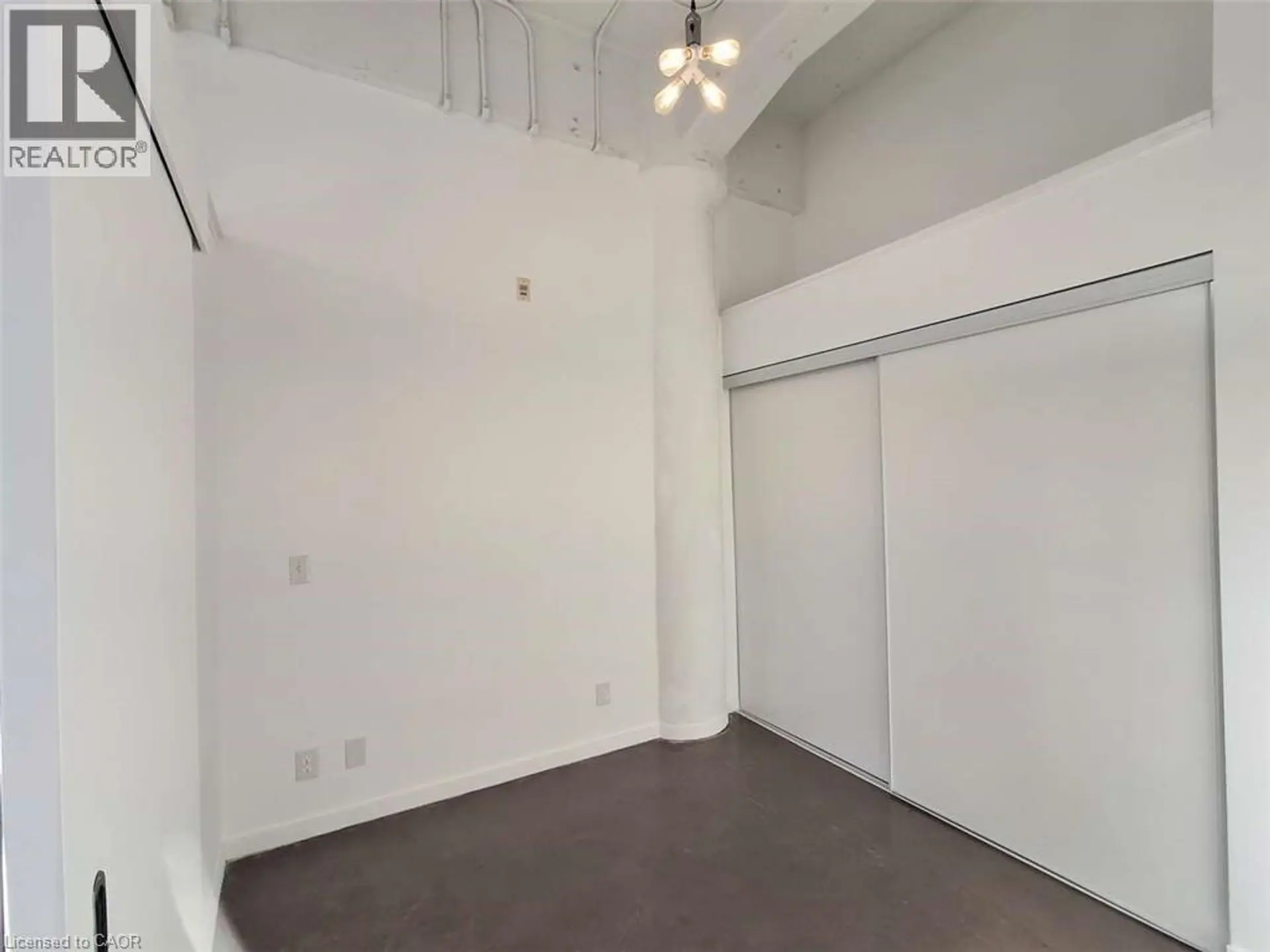 #116 404 W KING STREET W - Image 5