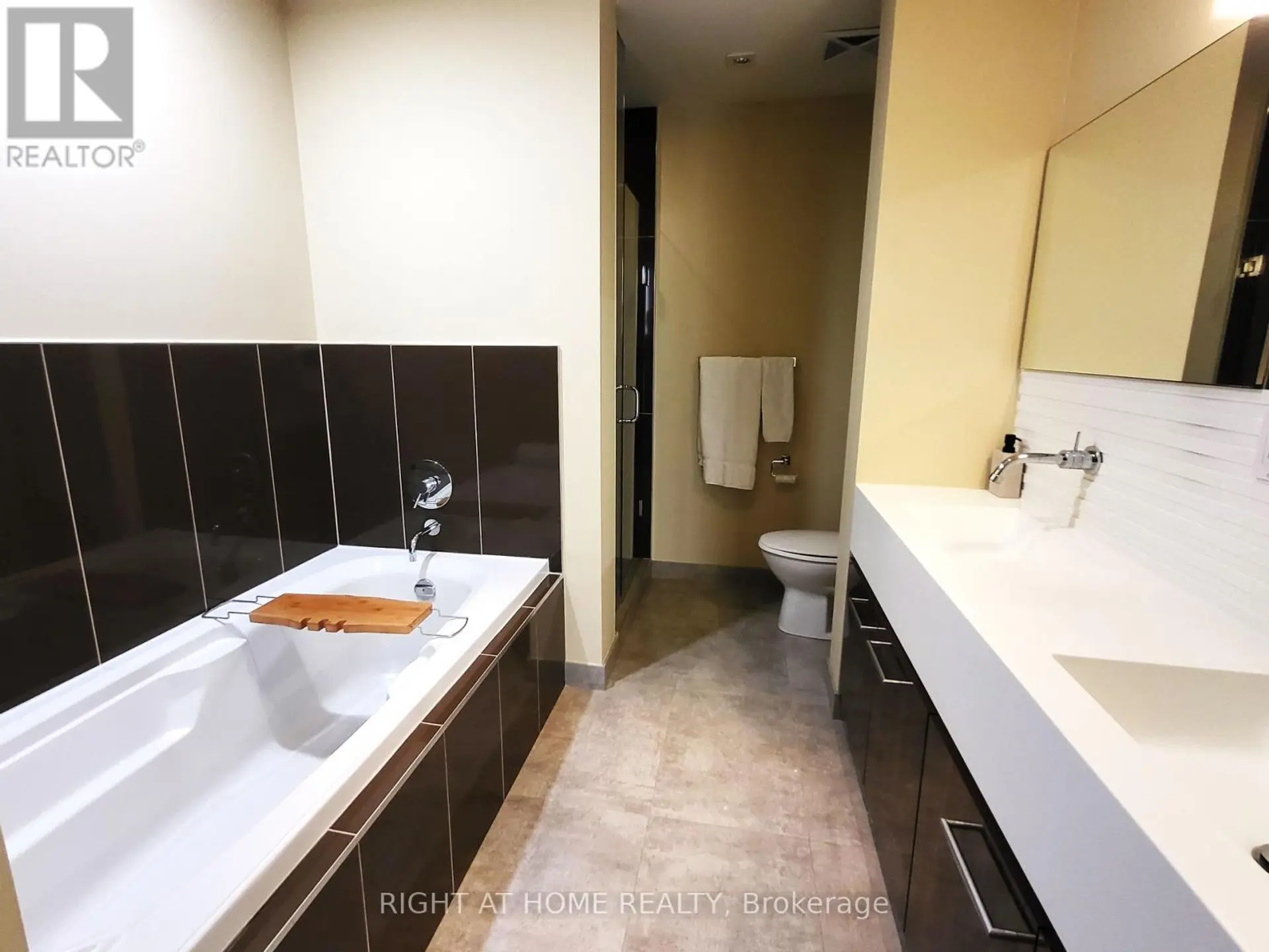 #PH1027 55 STEWART STREET - Image 11