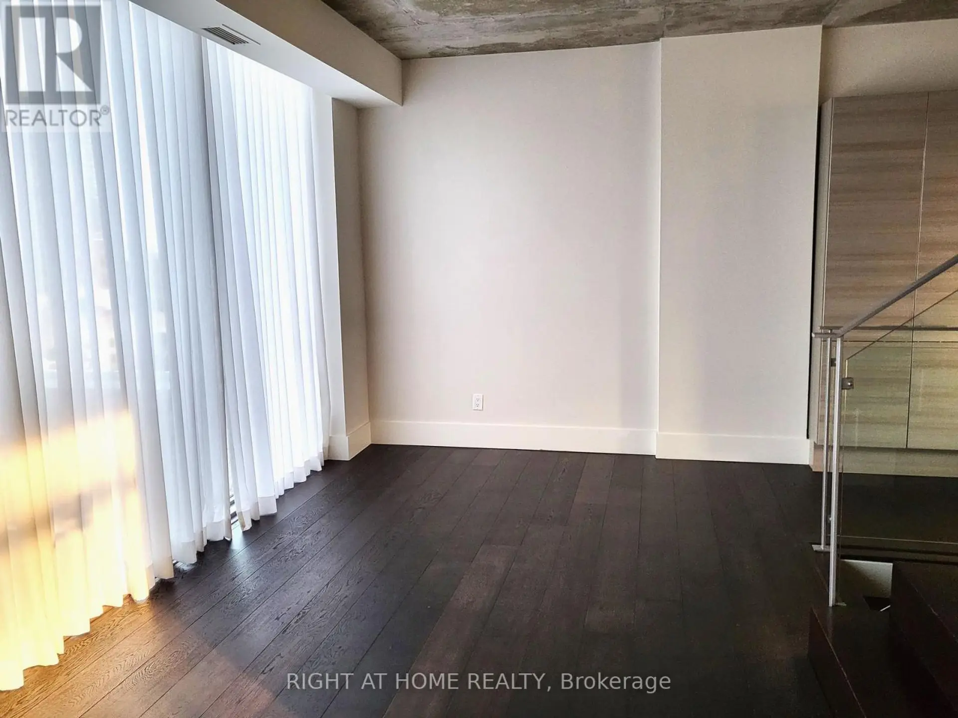 #PH1027 55 STEWART STREET - Image 4