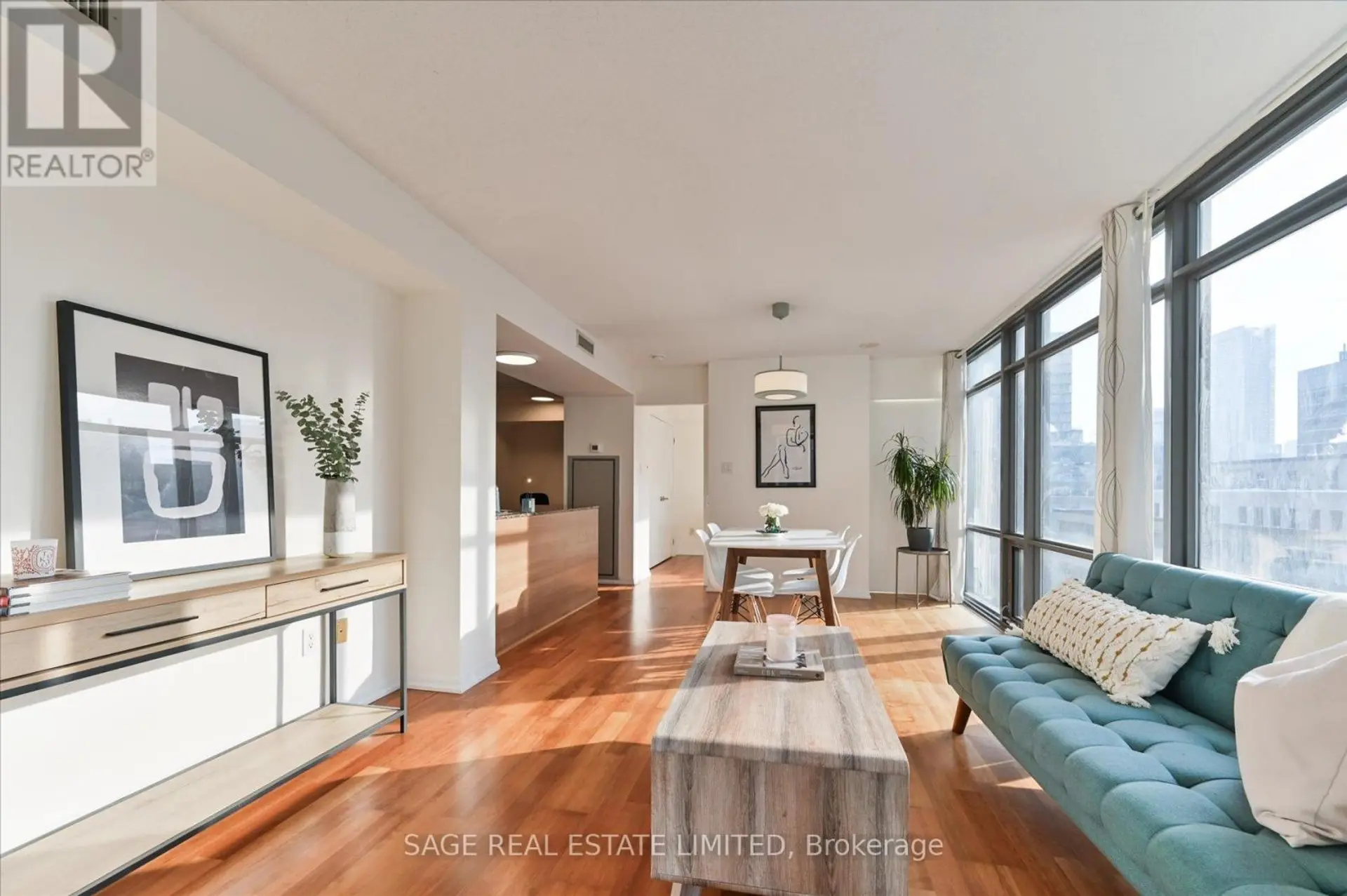 #902 38 GRENVILLE STREET - Image 10