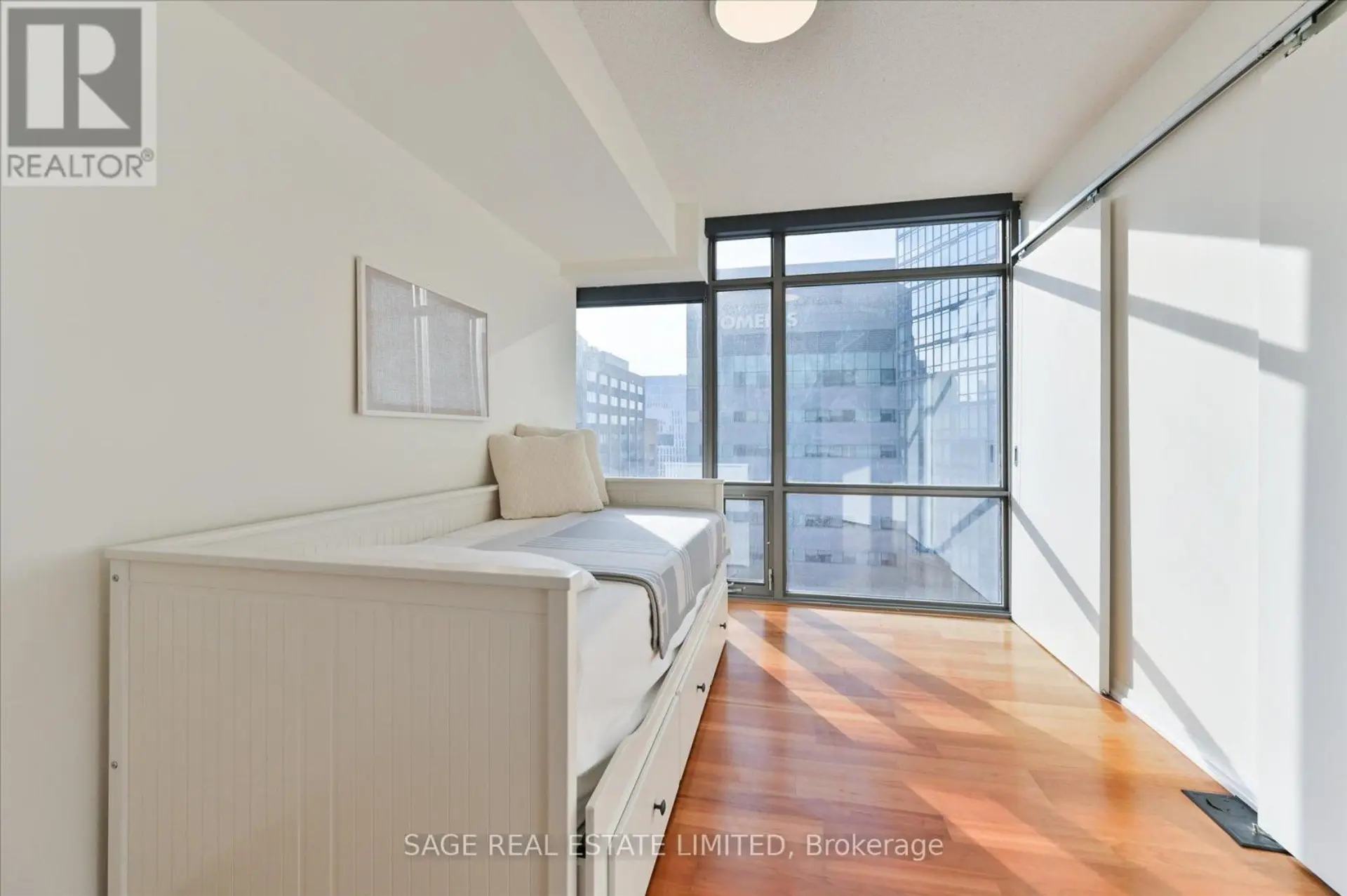 #902 38 GRENVILLE STREET - Image 15