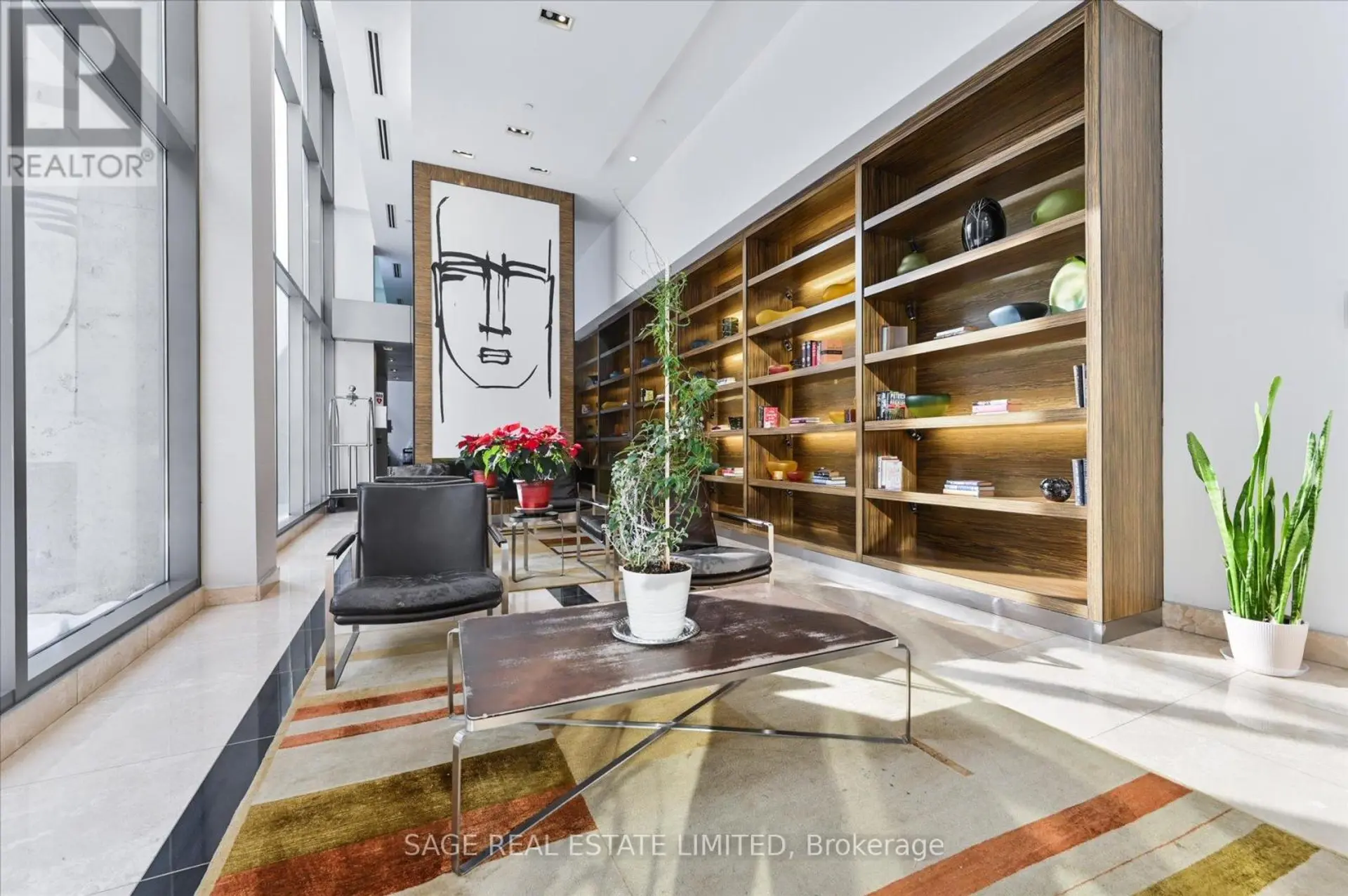 #902 38 GRENVILLE STREET - Image 2