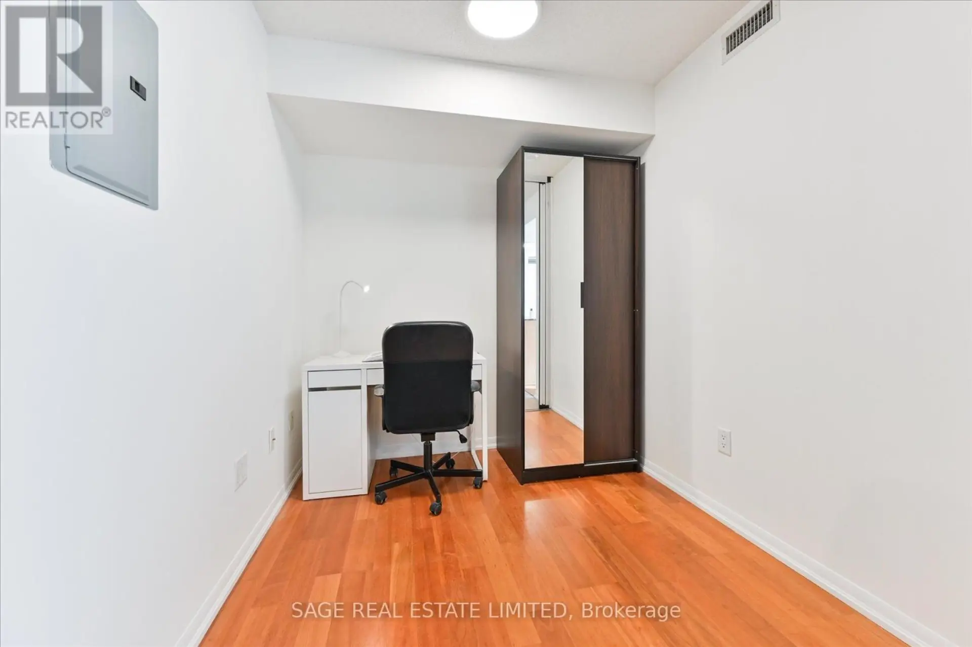 #902 38 GRENVILLE STREET - Image 4