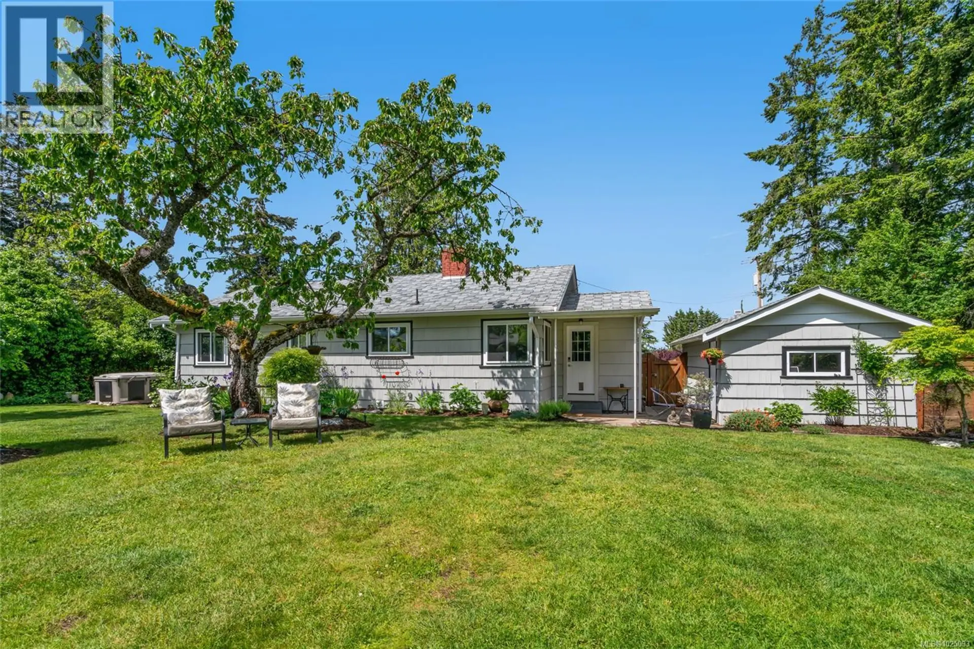 Property at 380 Hirst Ave W, Parksville, BC