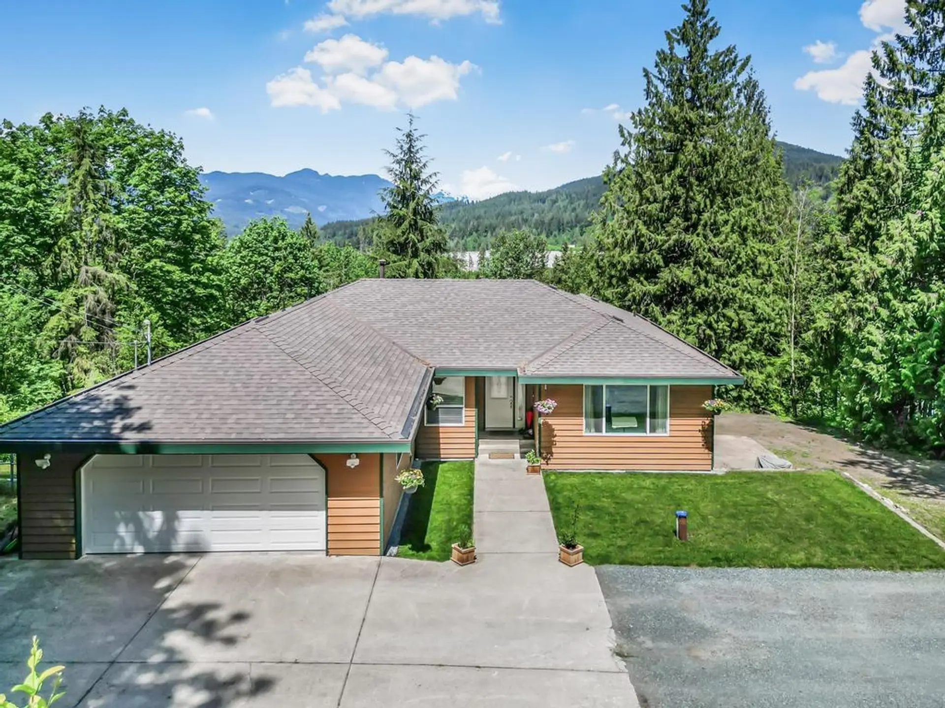 Property at 31161 Silverhill Avenue, Mission, BC