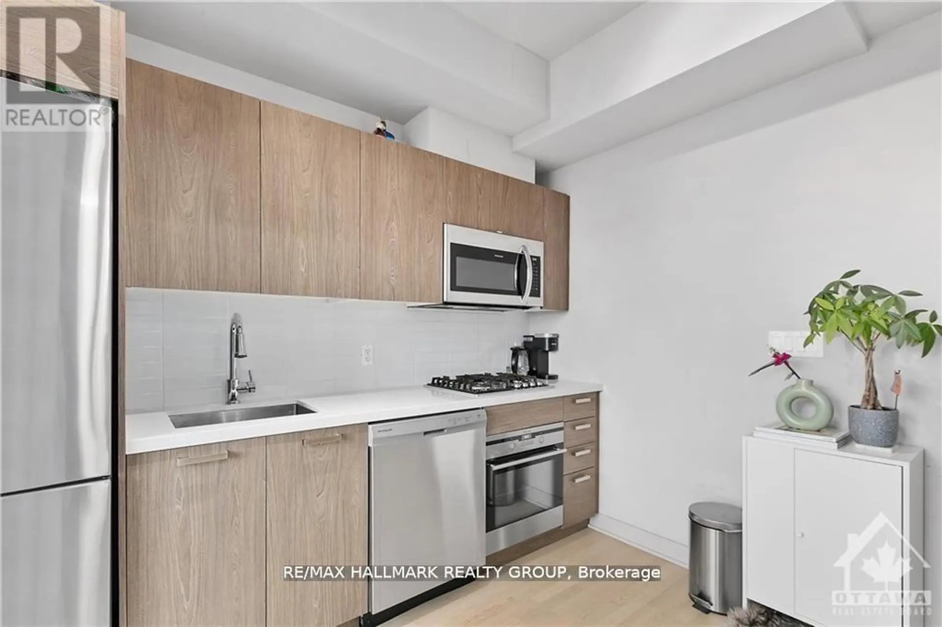 #707 203 CATHERINE STREET - Image 8
