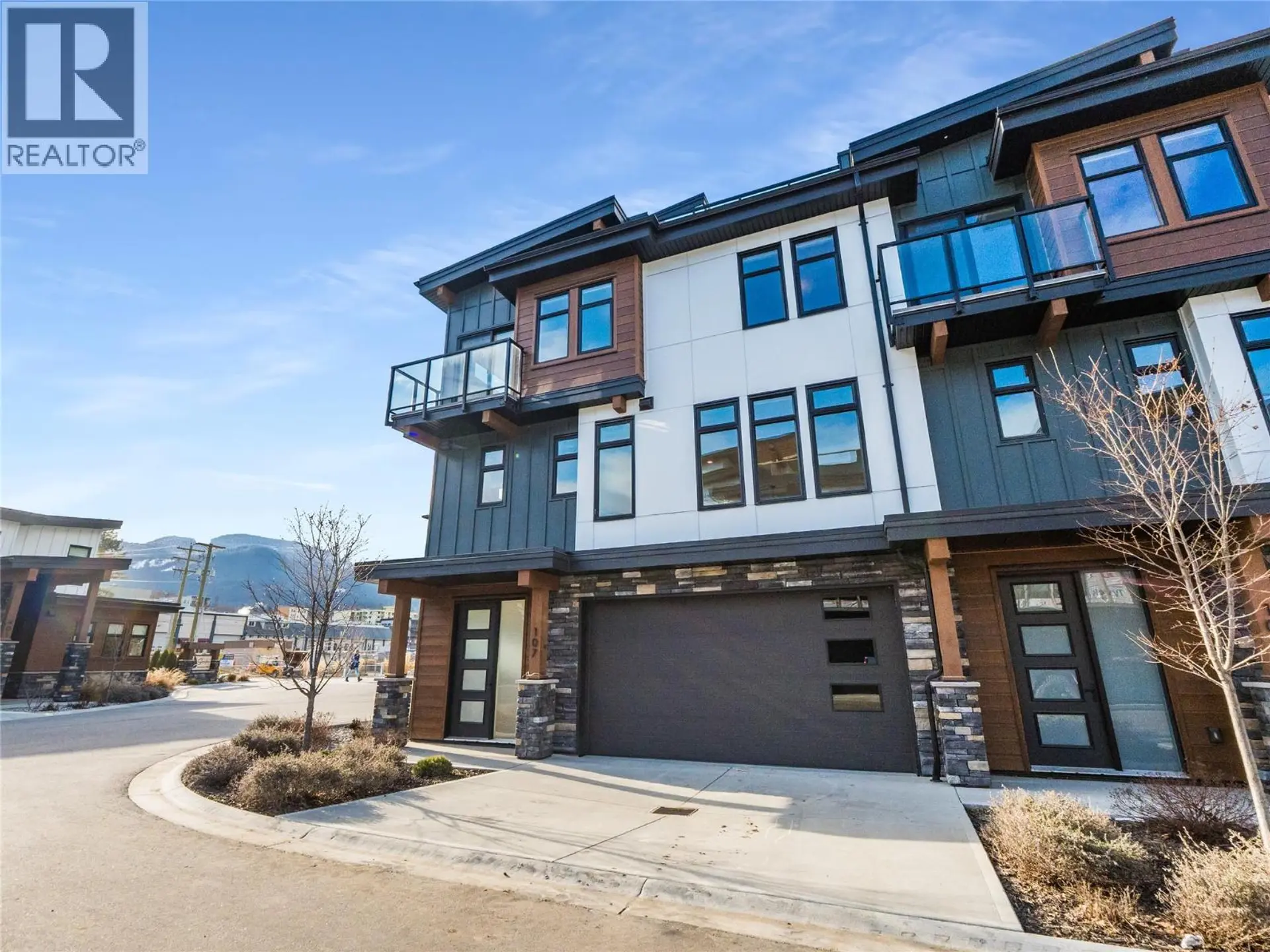 Property at #107 910 Lakeside Drive, Nelson, BC
