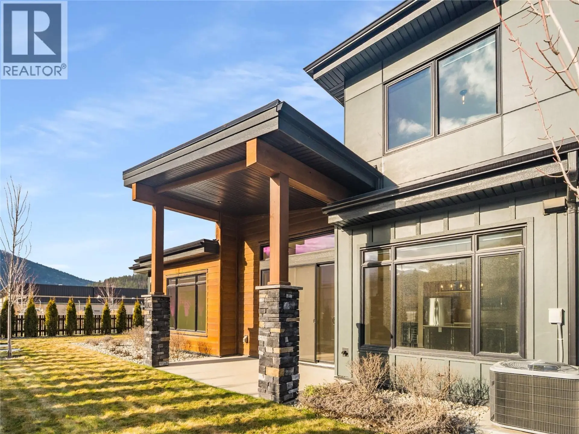 Property at #401 910 Lakeside Drive, Nelson, BC