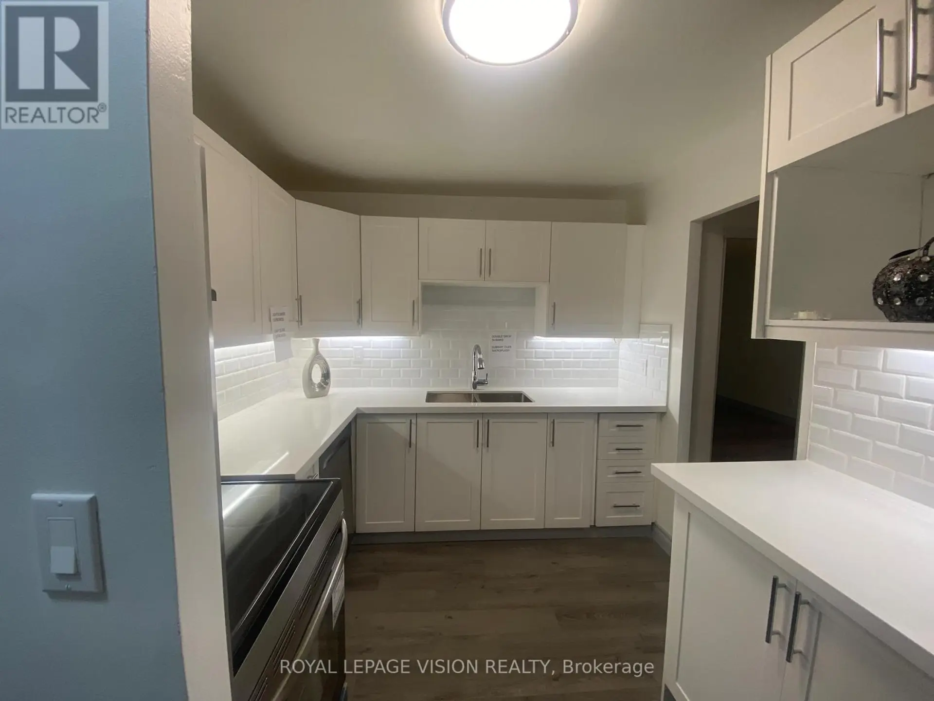 #205 895 KENNEDY ROAD - Image 1