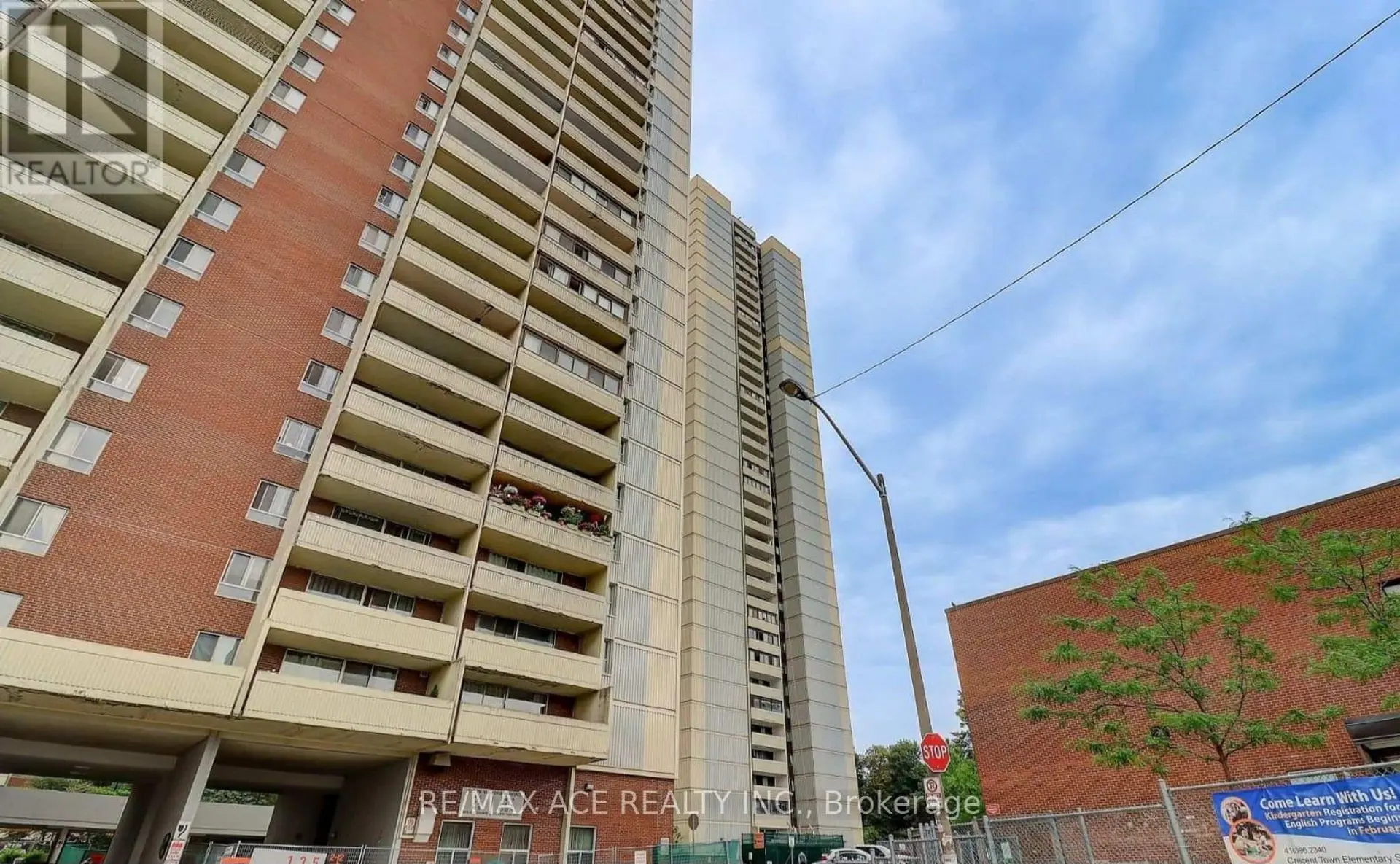 #906 3 MASSEY SQUARE - Image 1