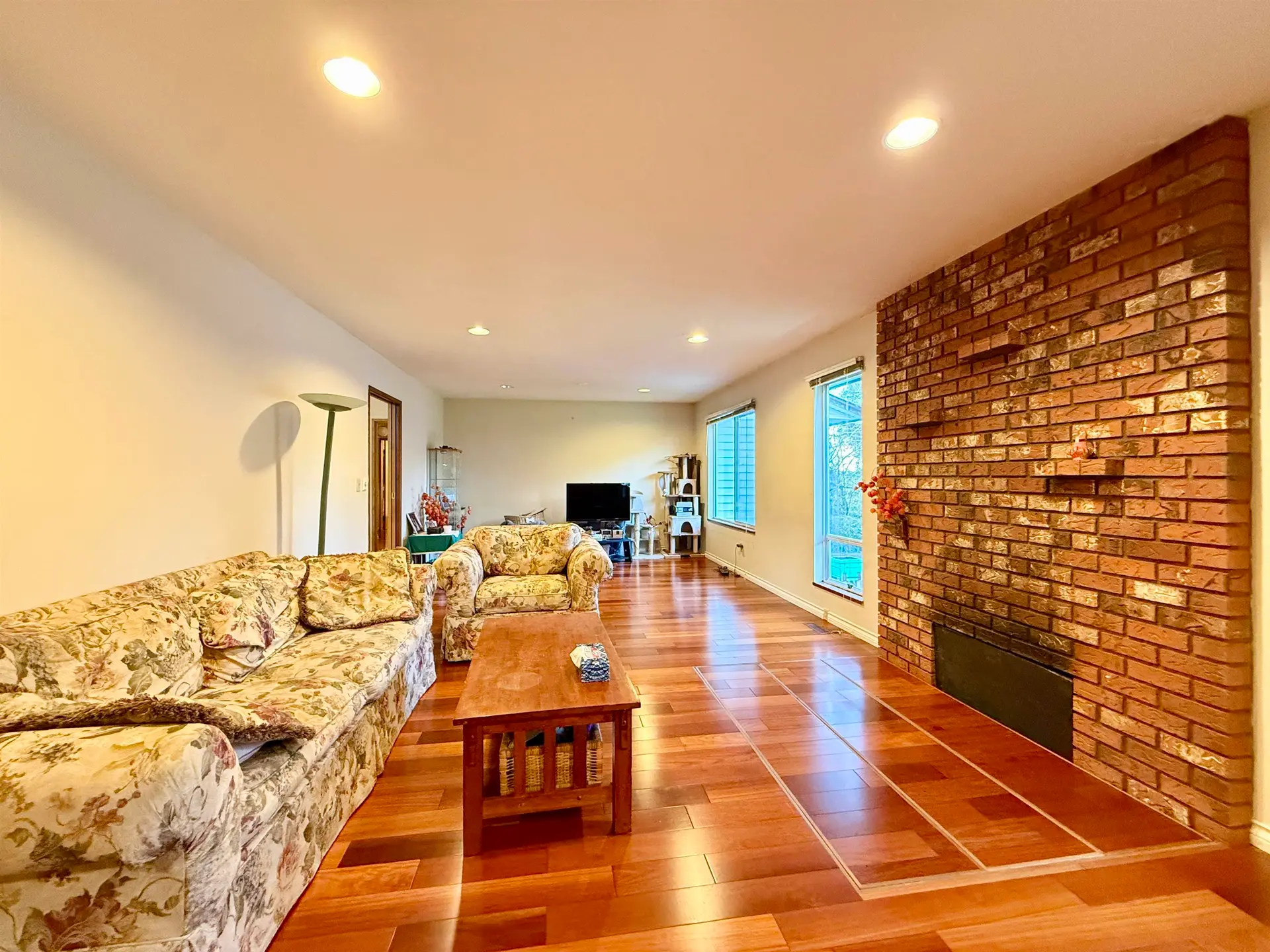 18572 76 Avenue - Image 2