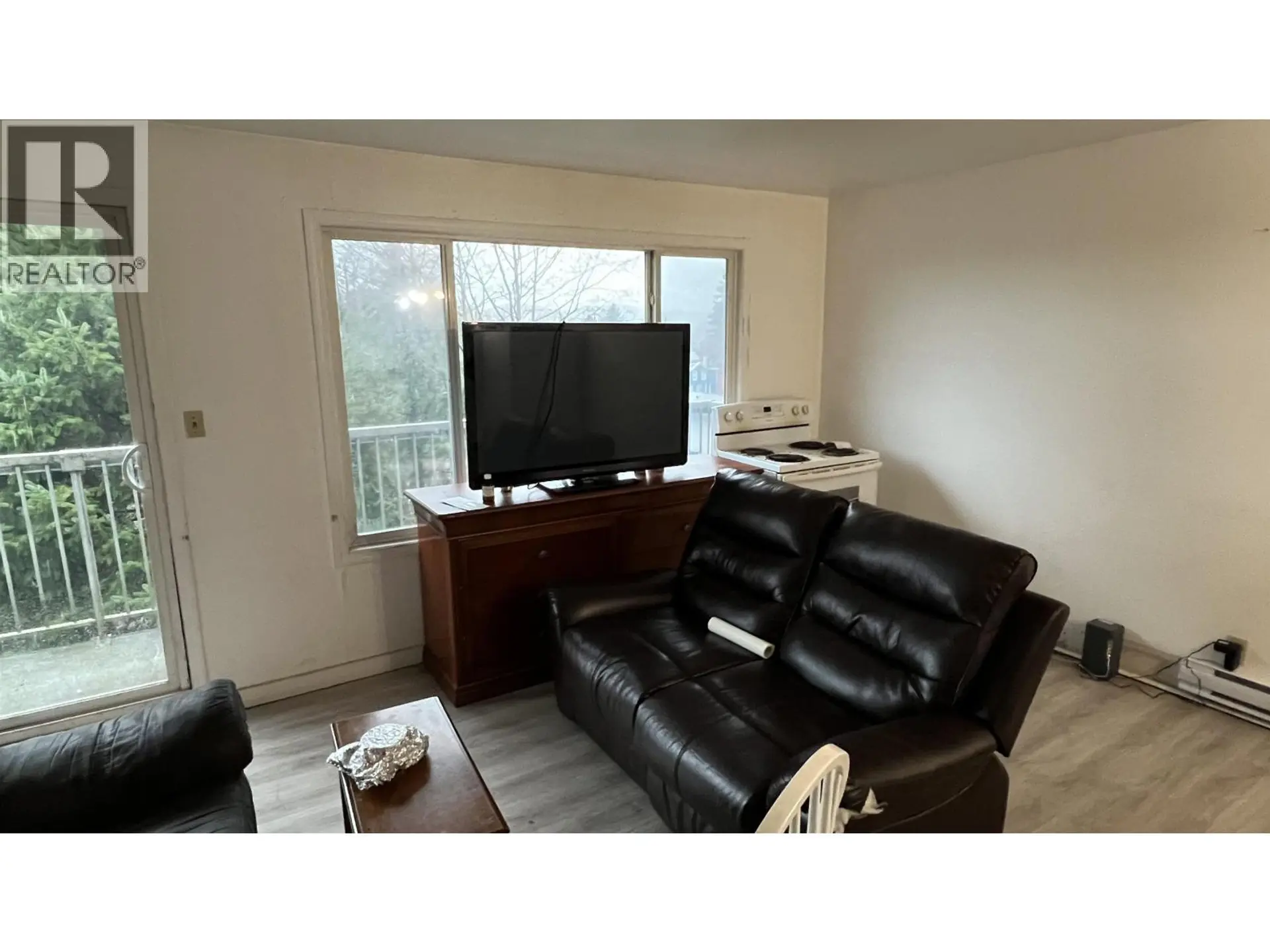 133-135 E 4TH AVENUE - Image 3