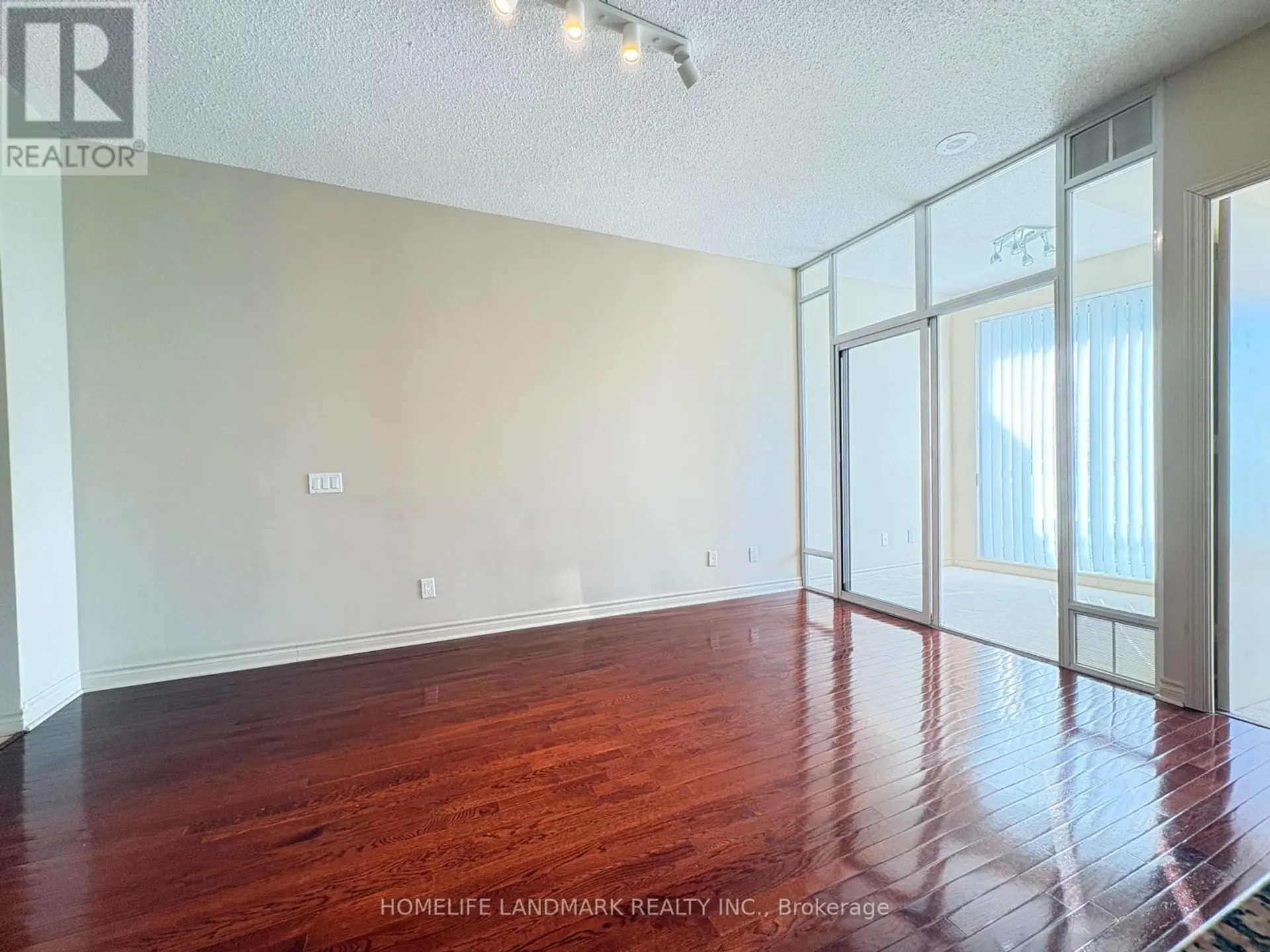 #1015 60 BYNG AVENUE - Image 3