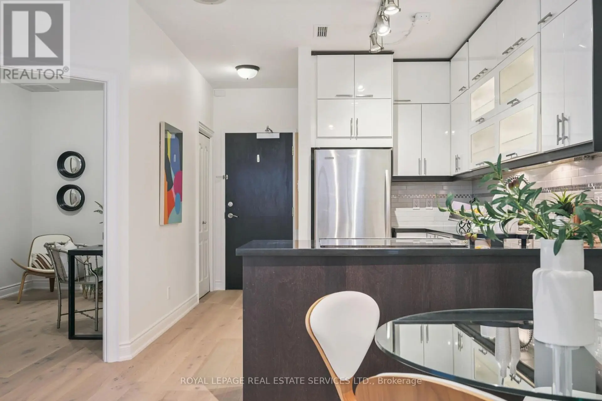 #904 393 KING STREET W - Image 8