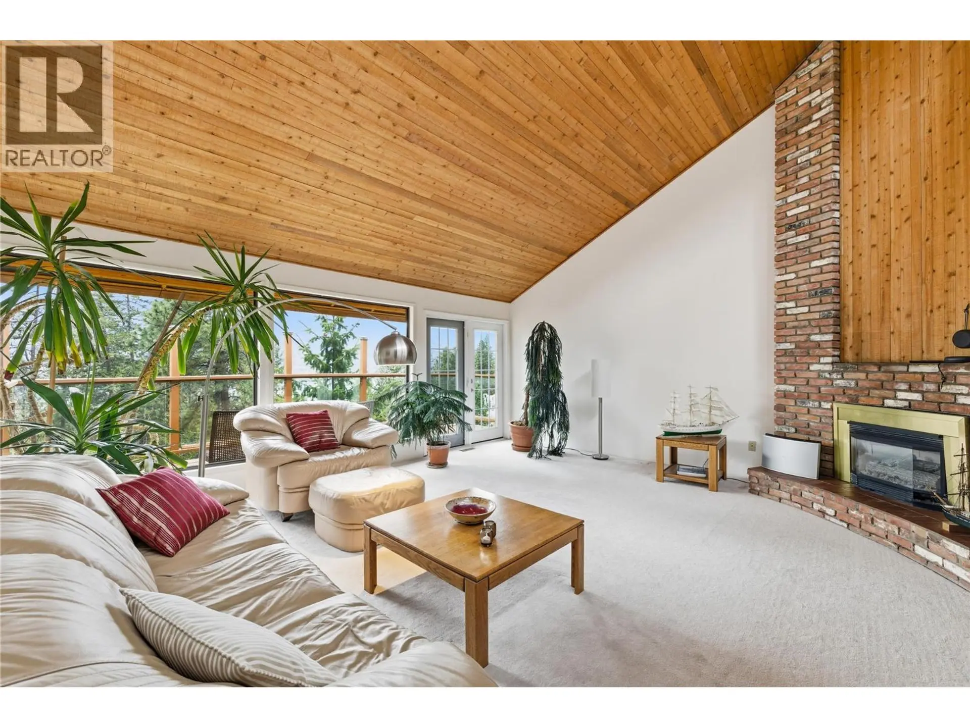 Property at 324 Clifton Road N, Kelowna, BC