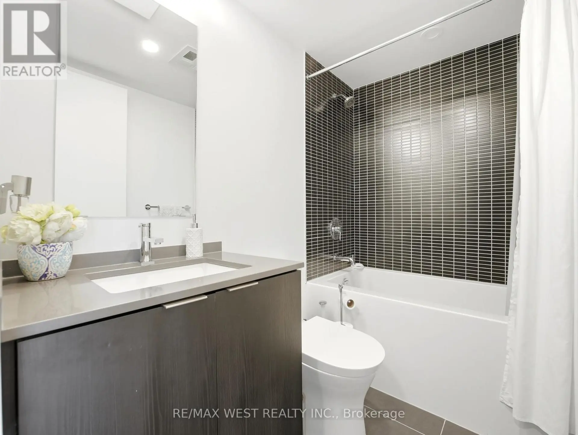 #912 1 JARVIS STREET - Image 8