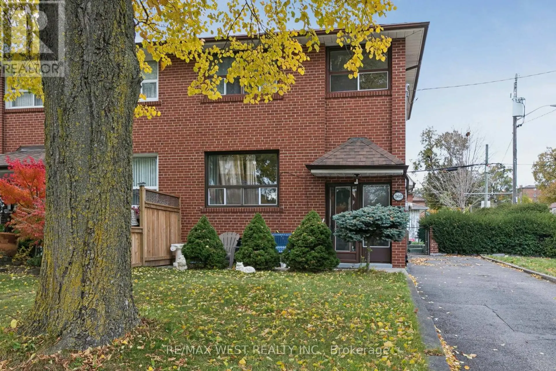 562 ALLIANCE AVENUE - Image 1