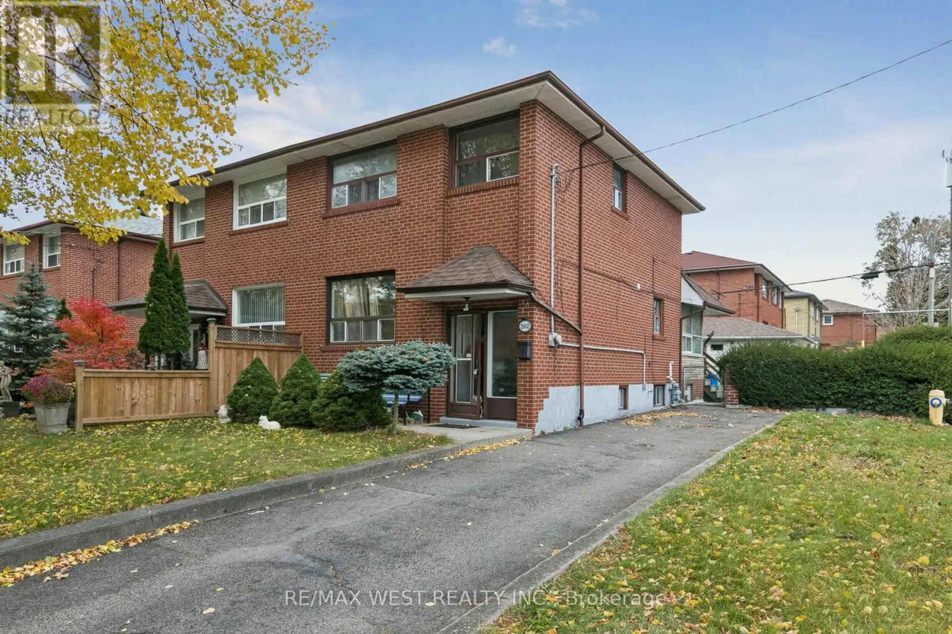 562 ALLIANCE AVENUE - Image 2