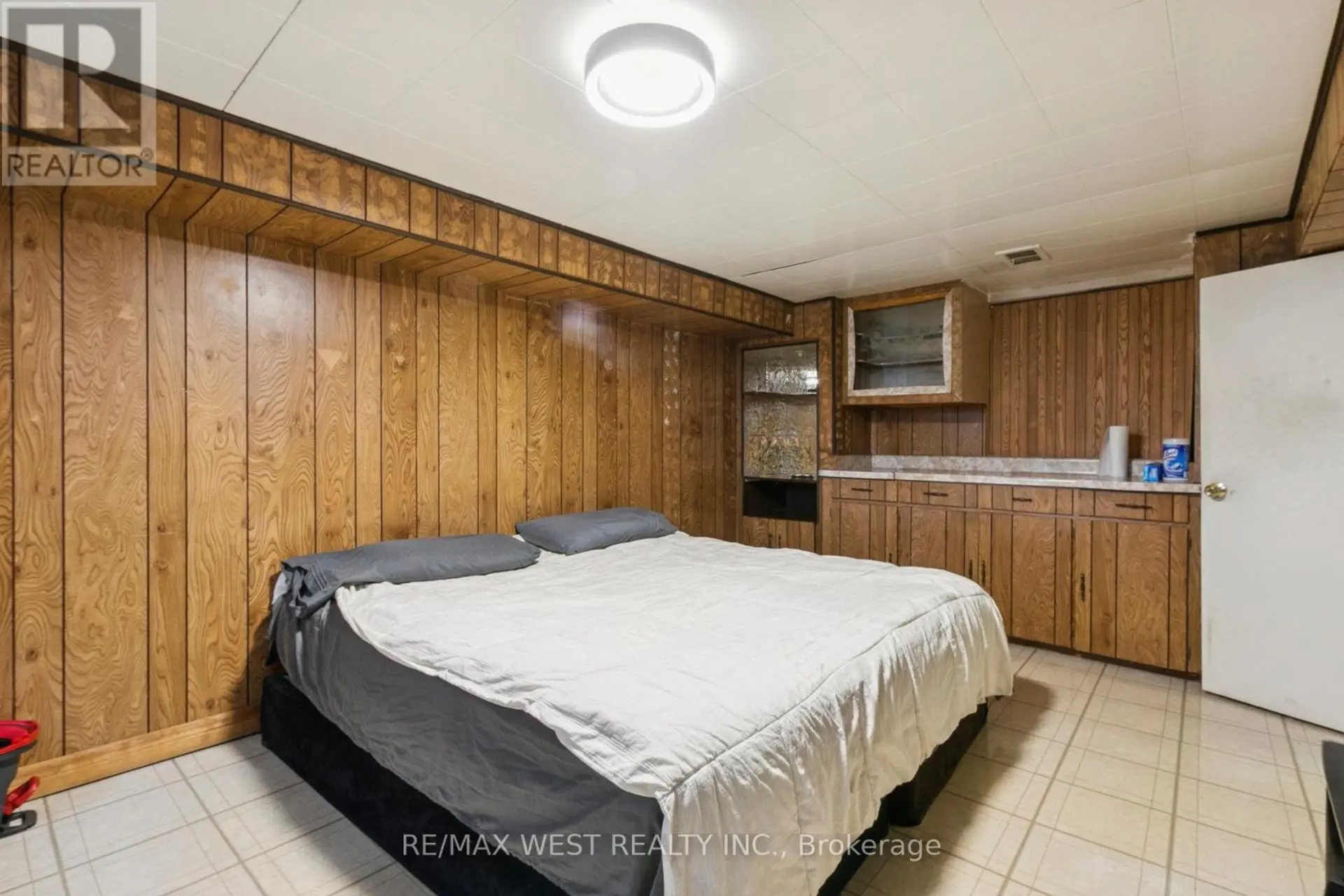 562 ALLIANCE AVENUE - Image 8