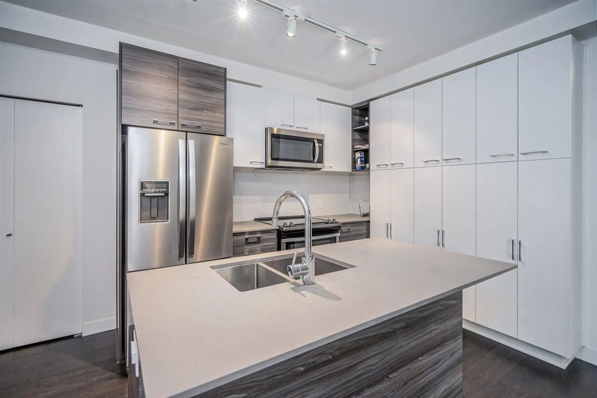 #214 13963 105 Boulevard - Image 2