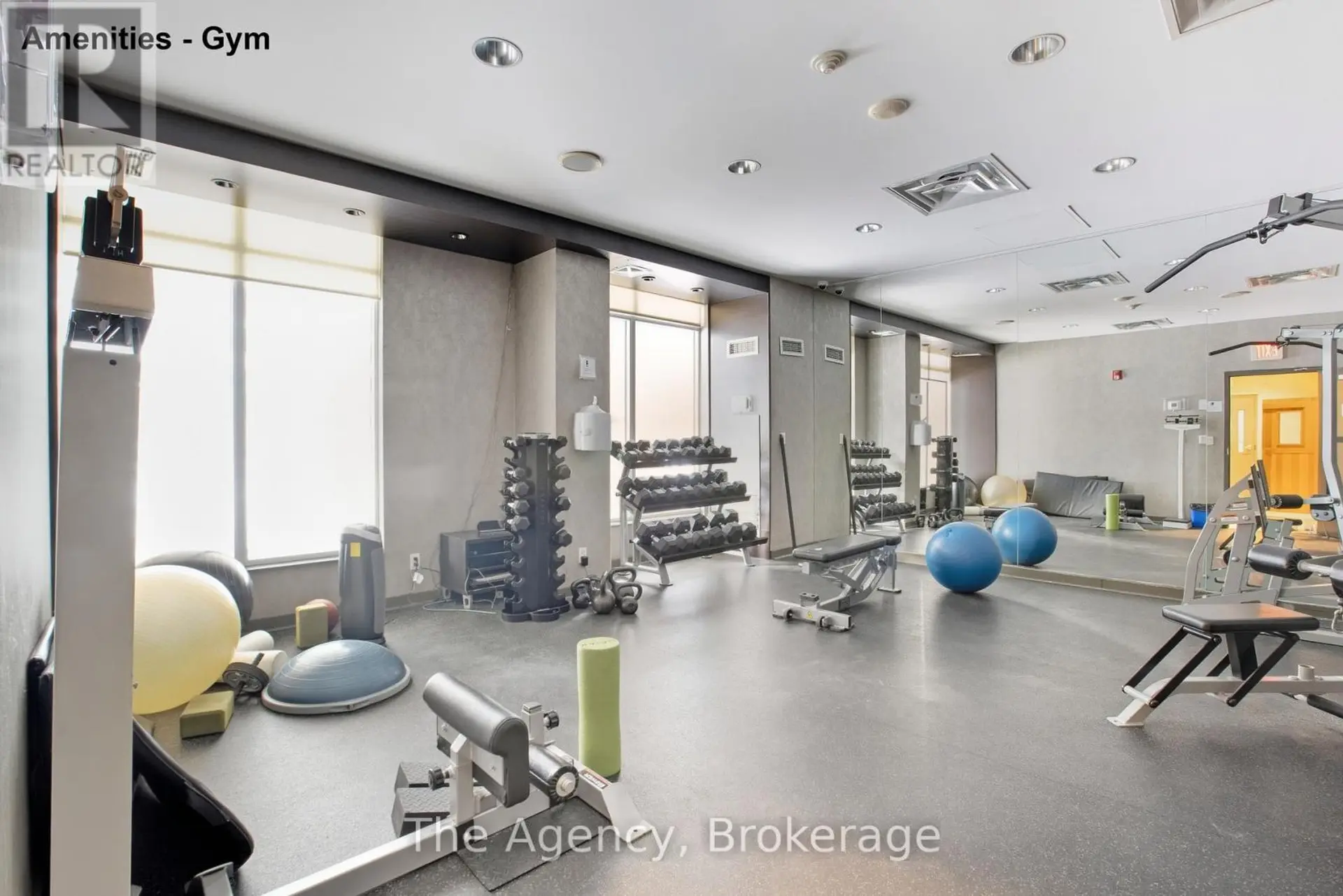 #210 76 SHUTER STREET - Image 11