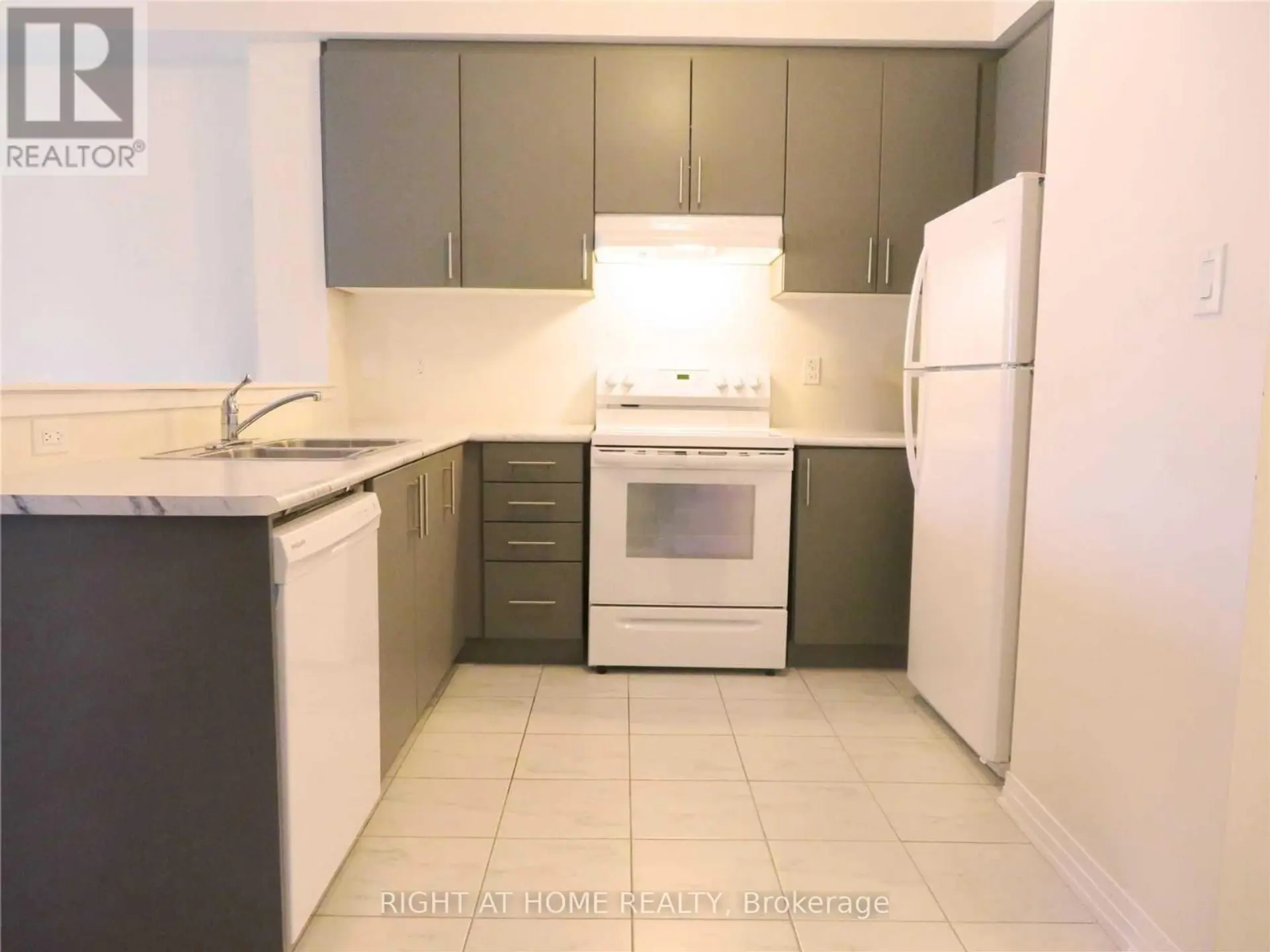 37 BEDFORD ESTATES CRESCENT - Image 2