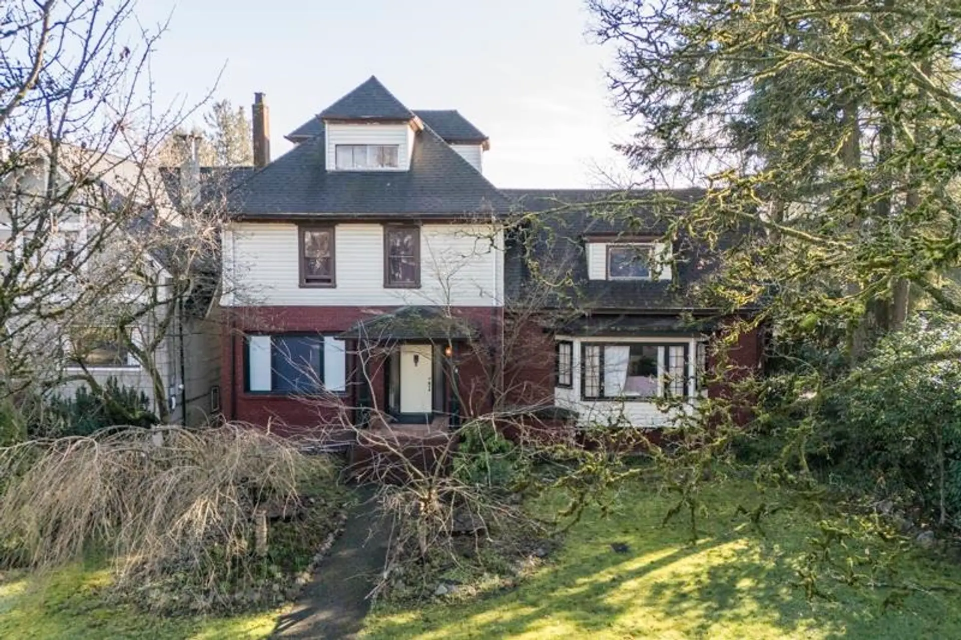 Property at 118 Queens Avenue, New Westminster, BC